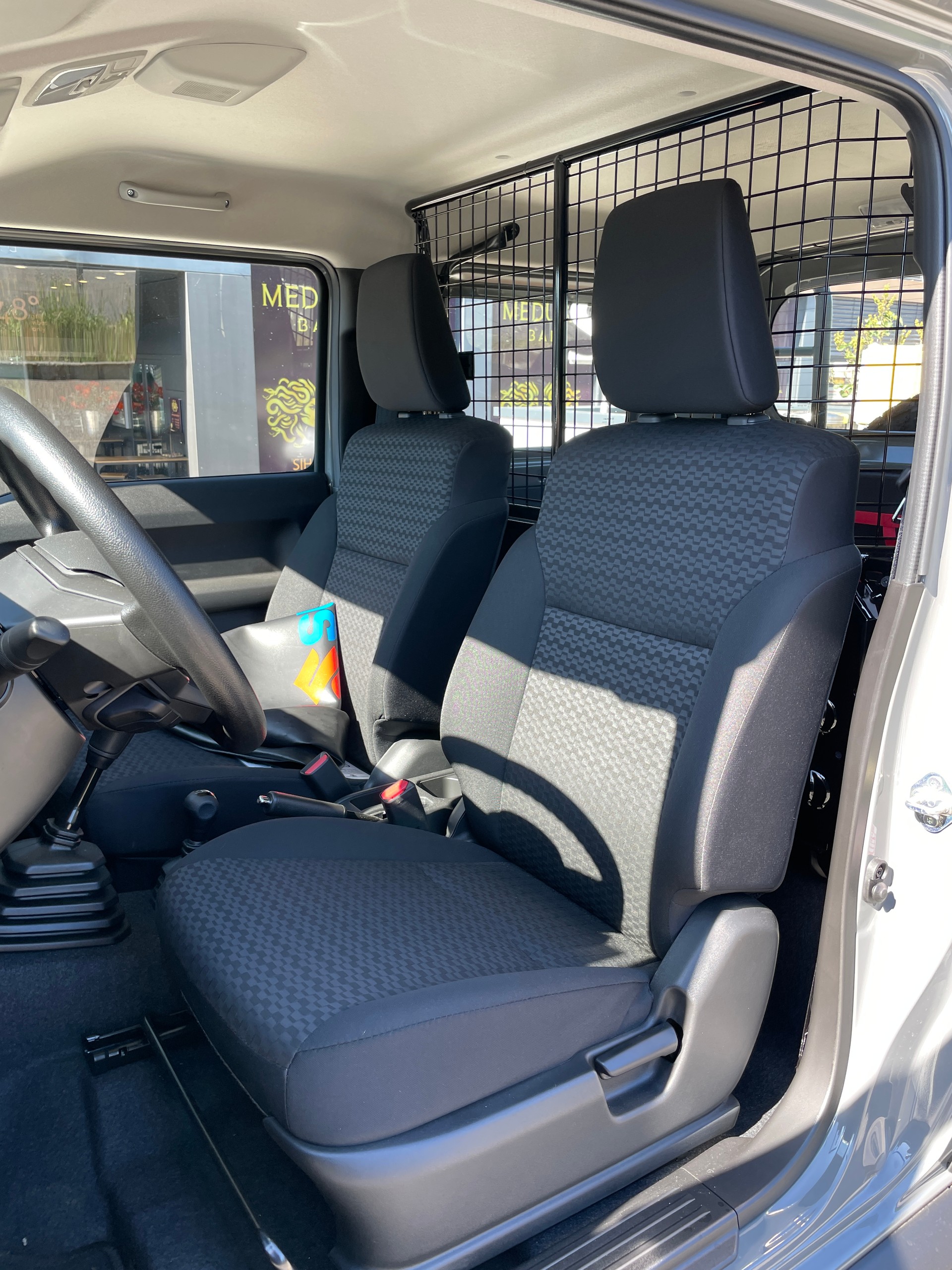 SUZUKI Jimny 1.5 Compact+ 4x4, Retro Edition mit Höherlegung und Offroadreifen-image-15