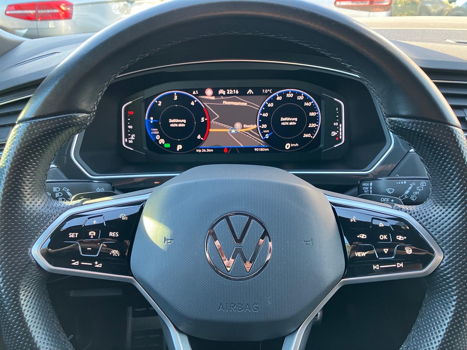 VW Tiguan 2.0 TDI SCR R-Line 4Motion DSG-image-10