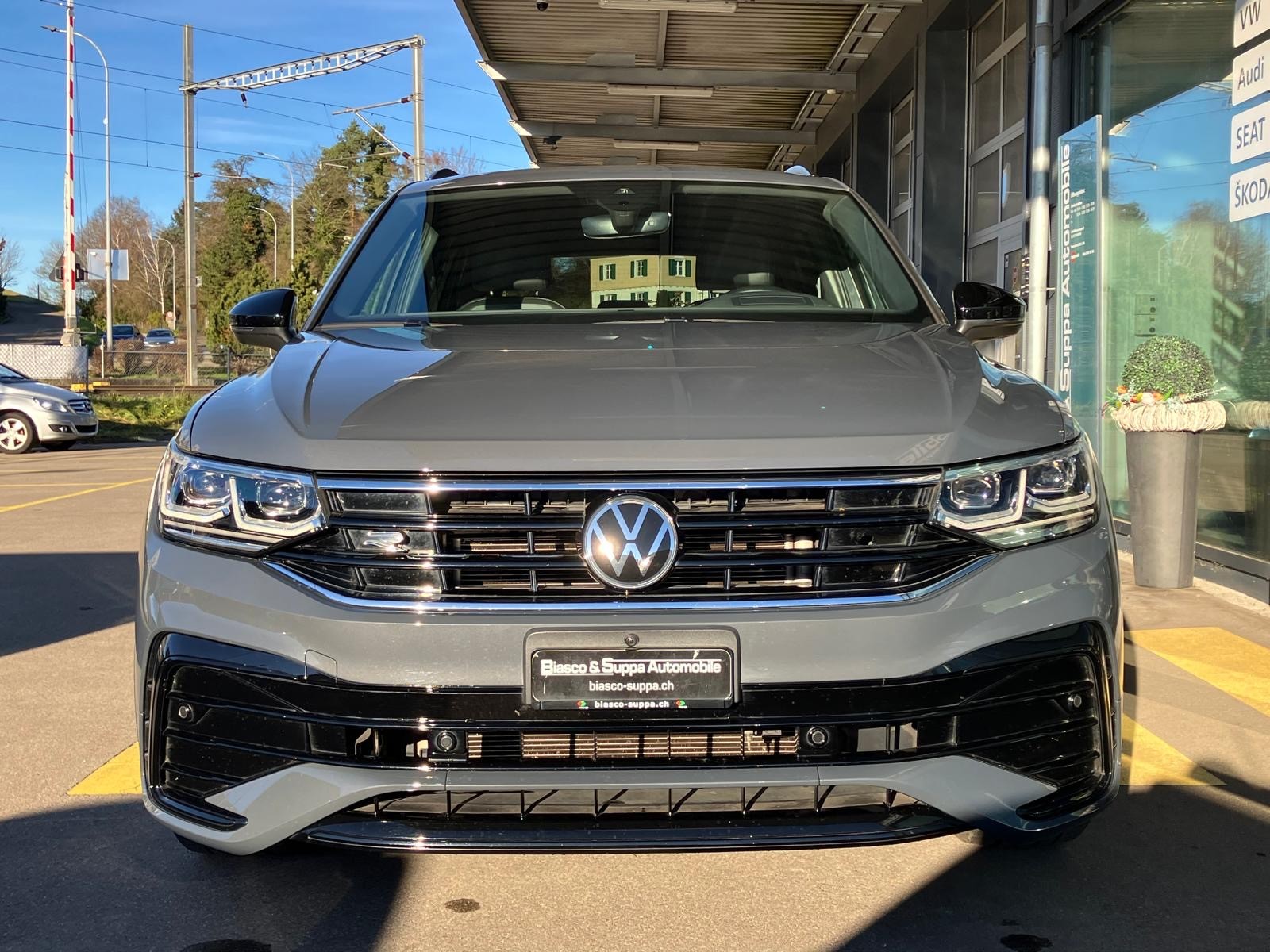VW Tiguan 2.0 TDI SCR R-Line 4Motion DSG-image-1