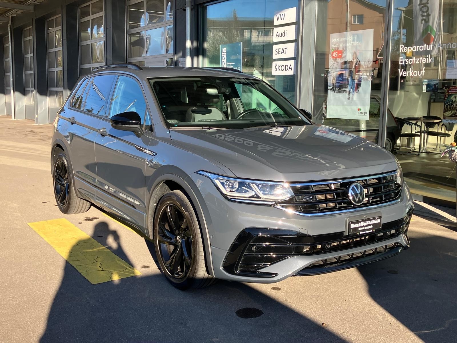 VW Tiguan 2.0 TDI SCR R-Line 4Motion DSG-image-2