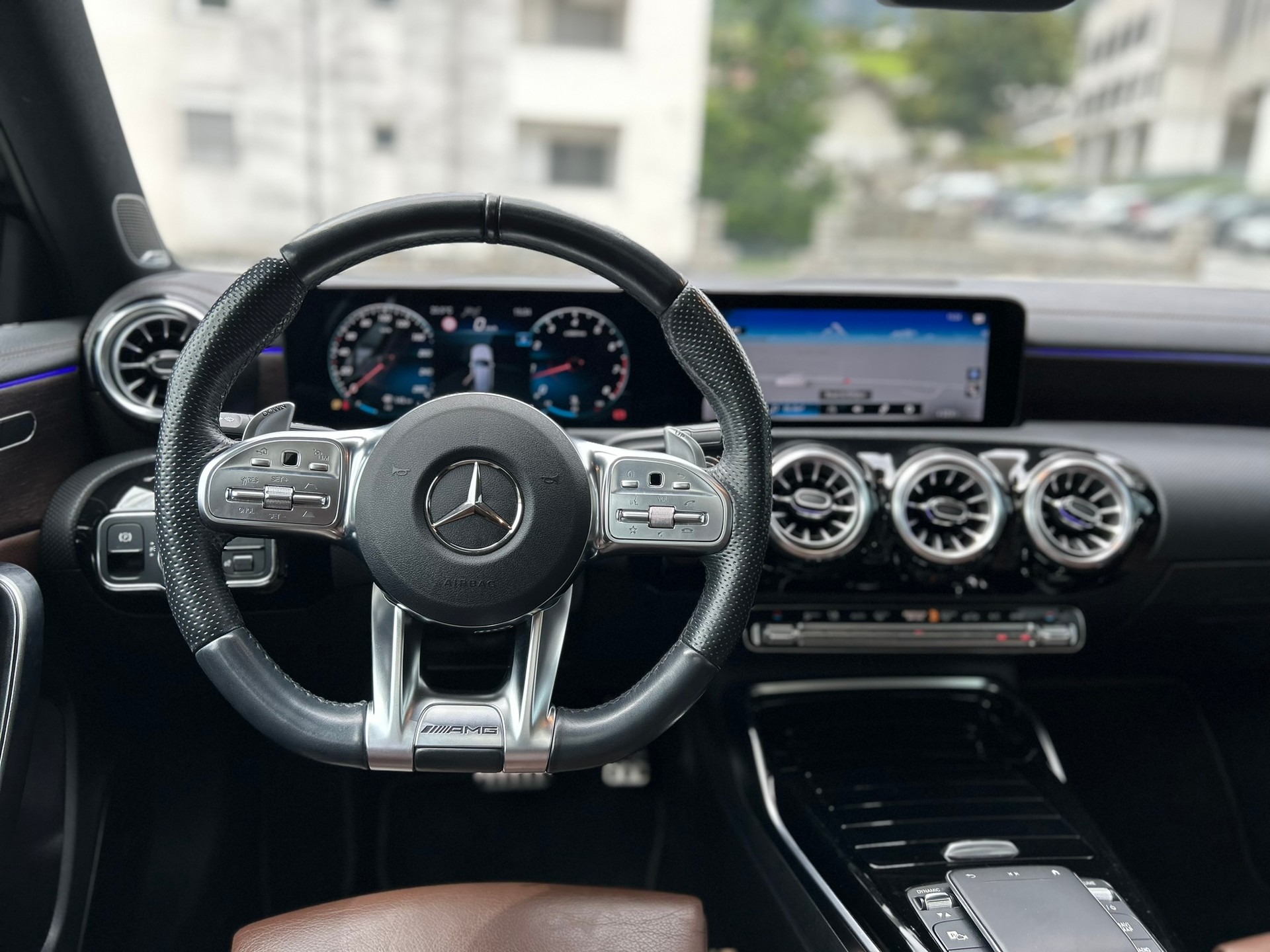MERCEDES-BENZ A 35 AMG 4Matic Speedshift-image-8