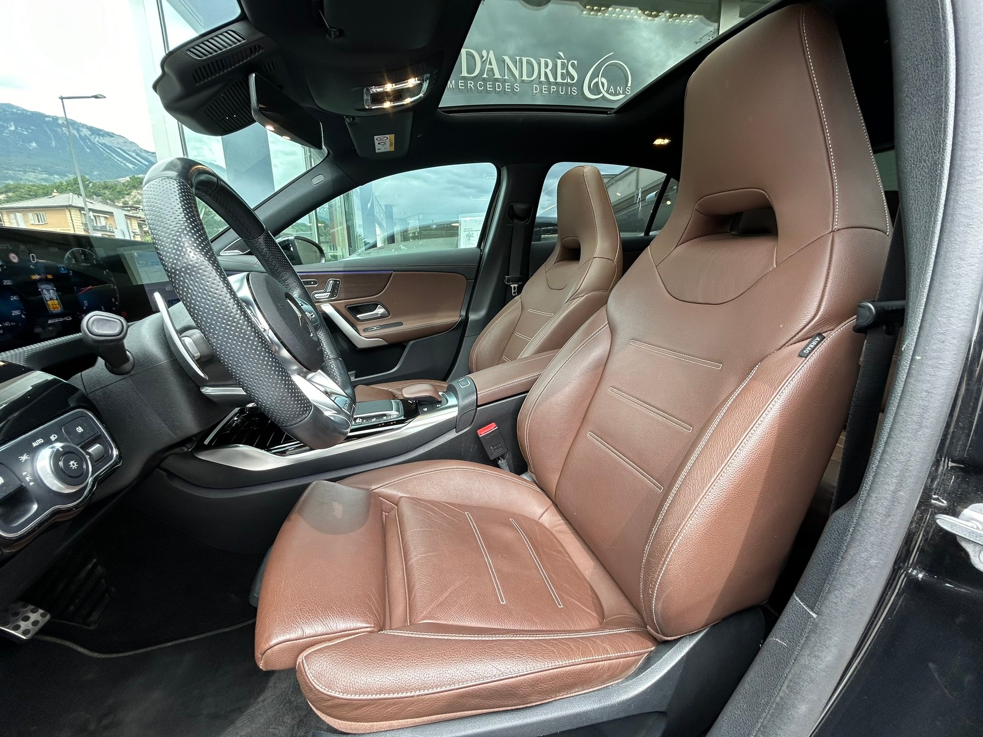MERCEDES-BENZ A 35 AMG 4Matic Speedshift-image-9