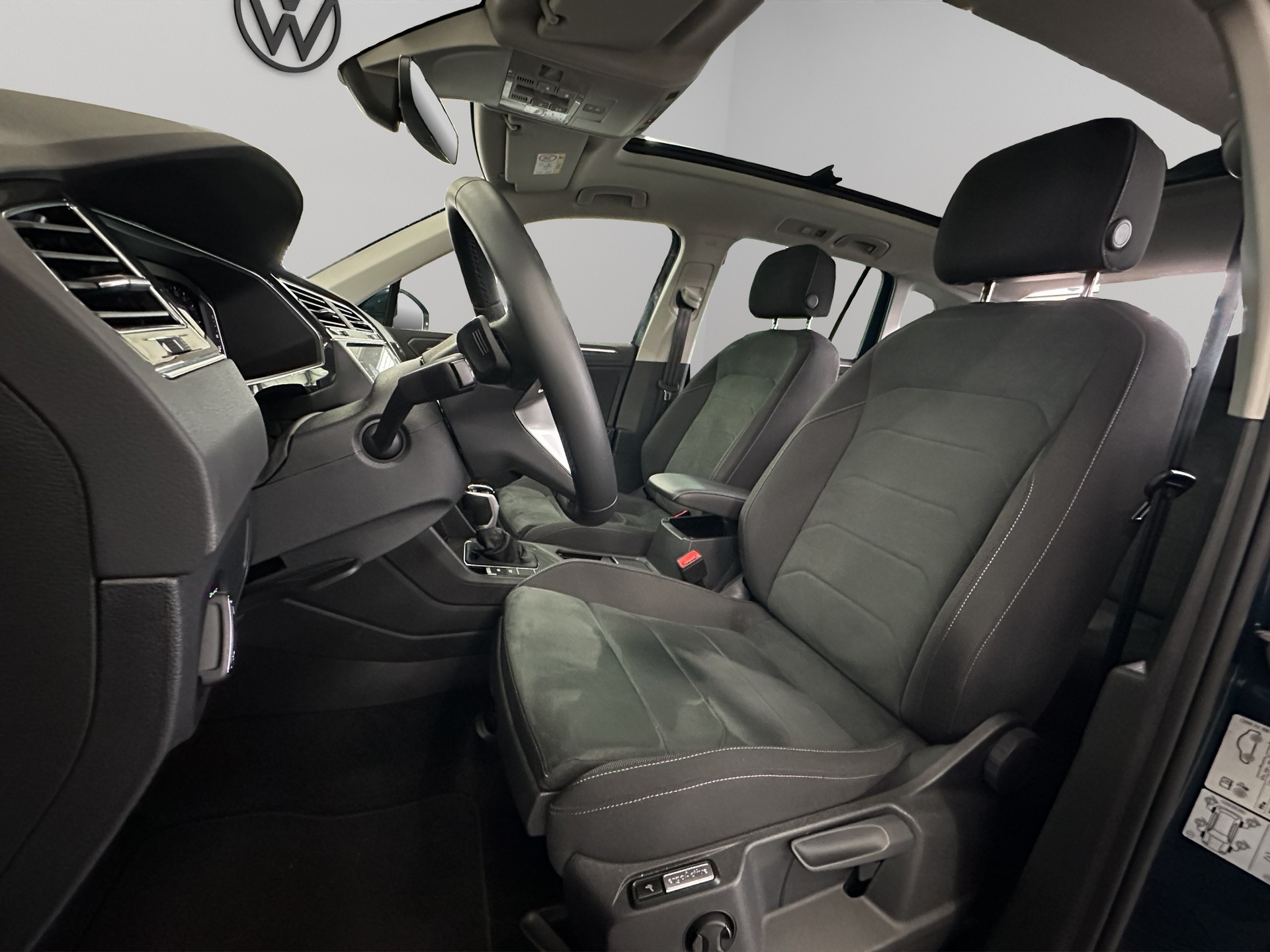 VW Tiguan 1.4TSI PHEV Elegance DSG-image-8