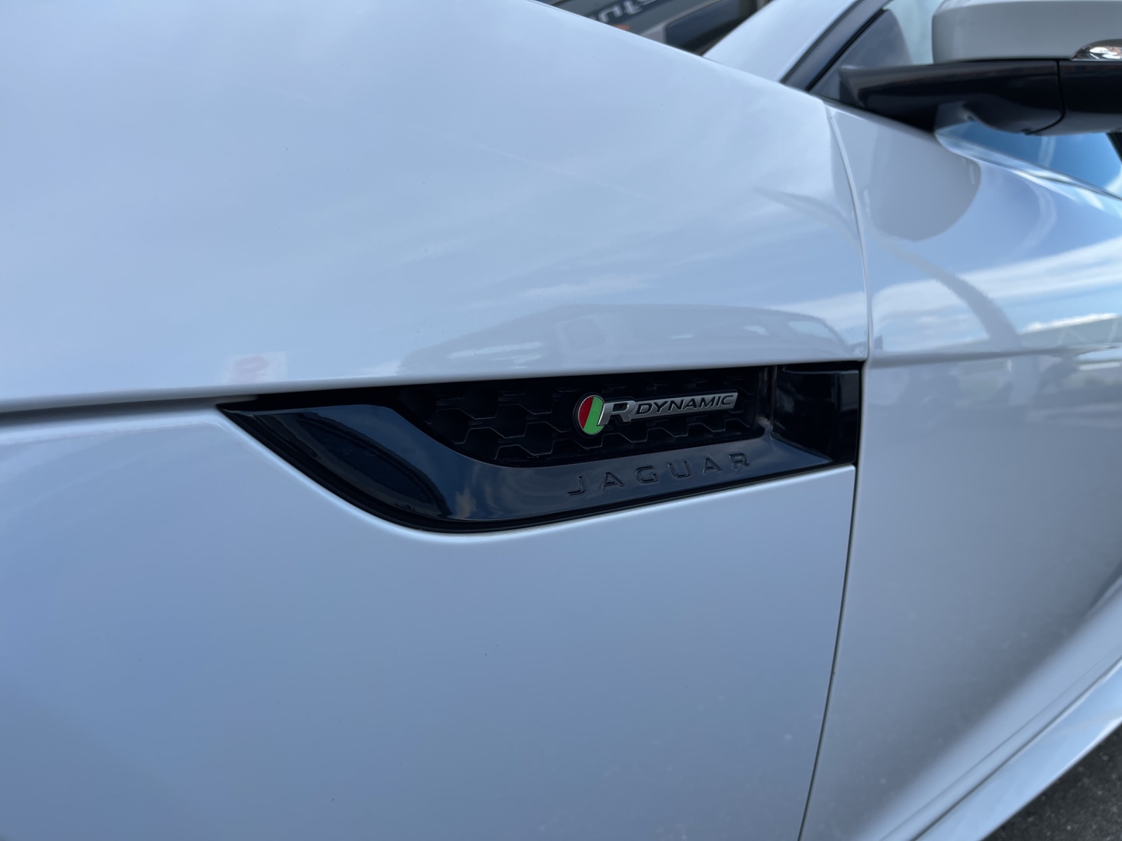 JAGUAR F-Type Convertible 2.0 I4 R-Dynamik Automatik-image-13