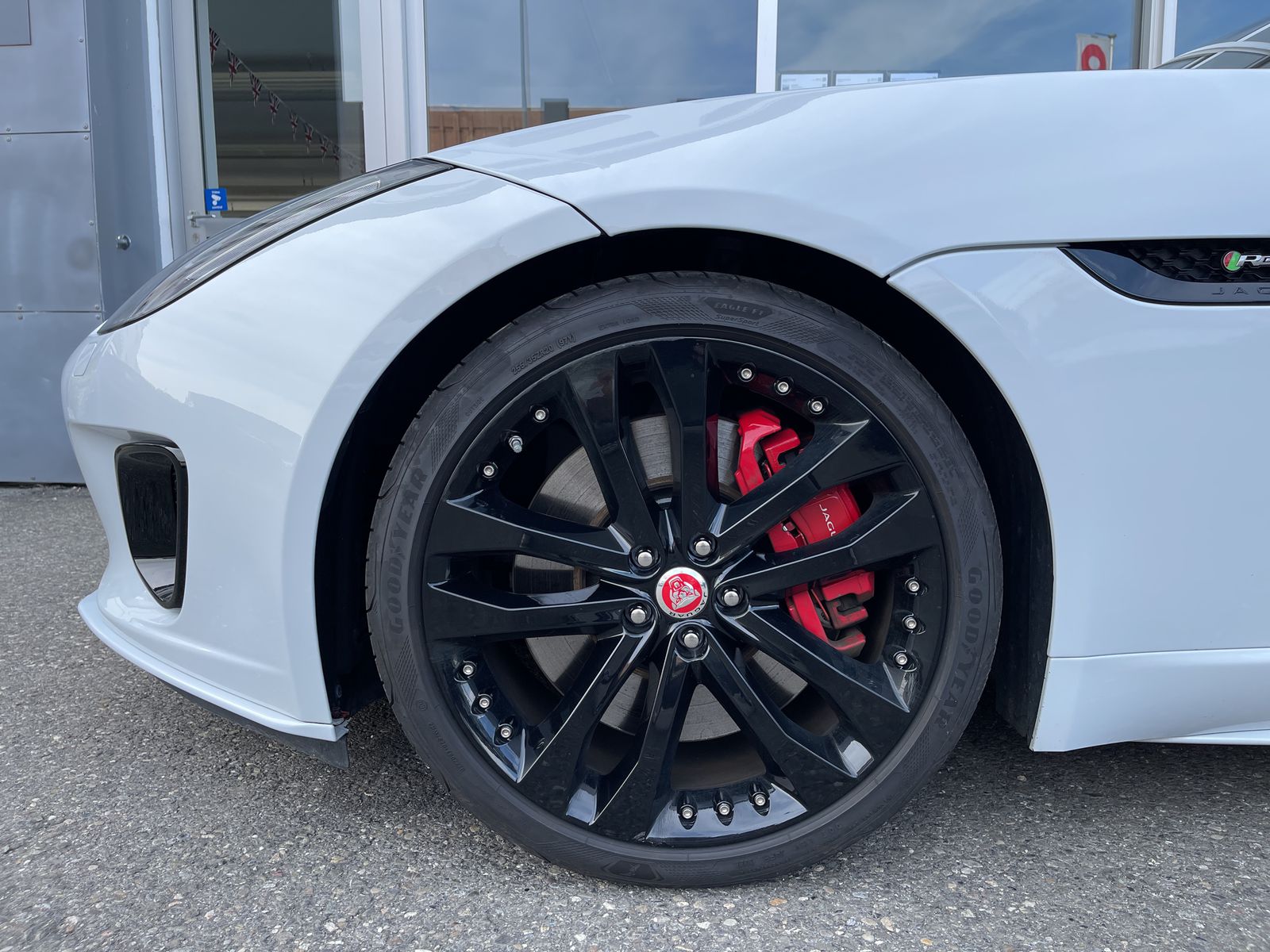 JAGUAR F-Type Convertible 2.0 I4 R-Dynamik Automatik-image-6