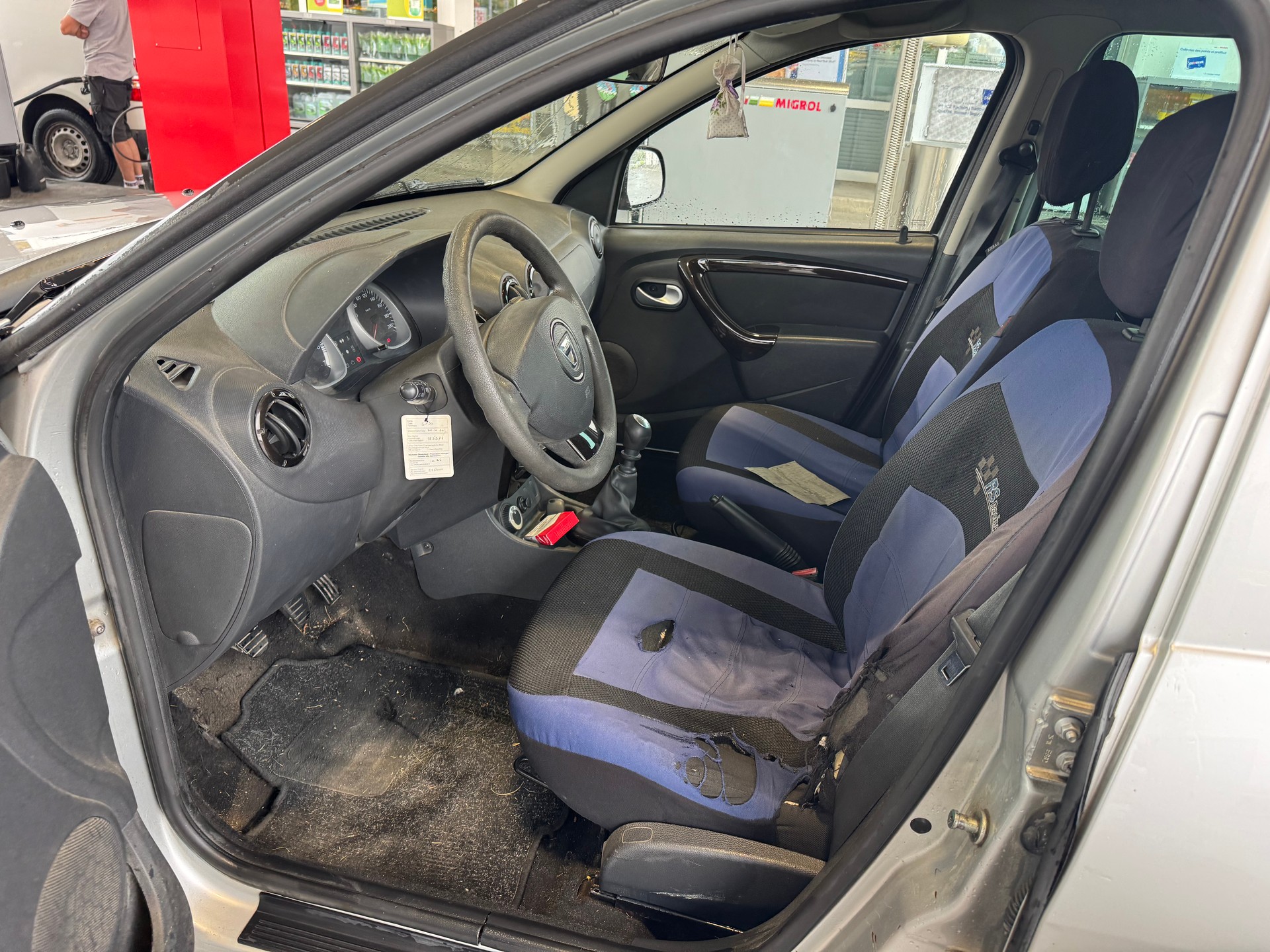 DACIA Duster 1.5 dCi Lauréate 4x4-image-6