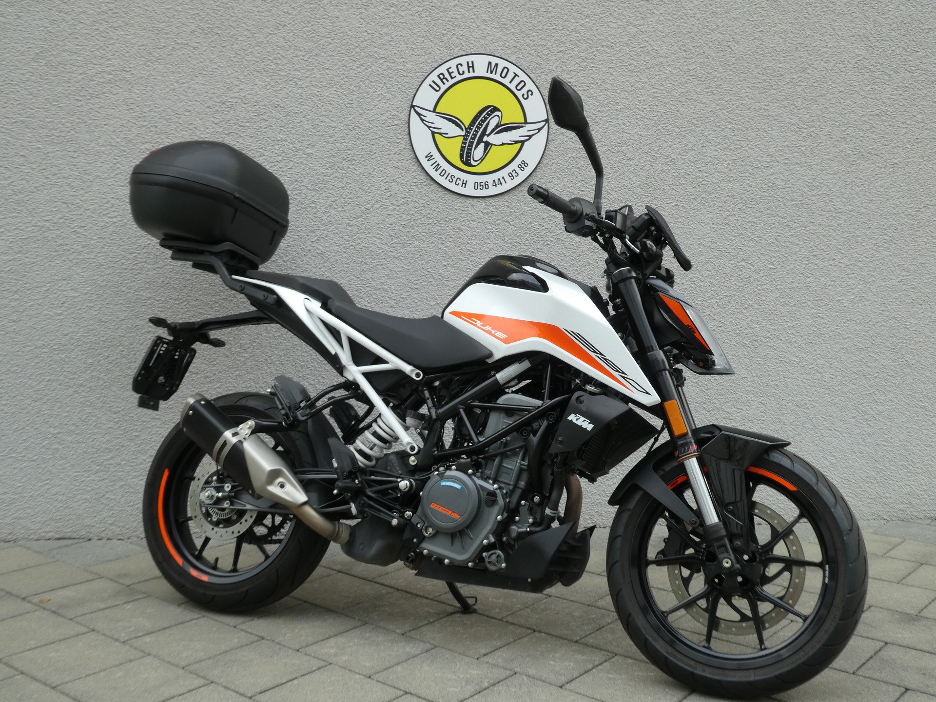 KTM 390 Duke-image-1