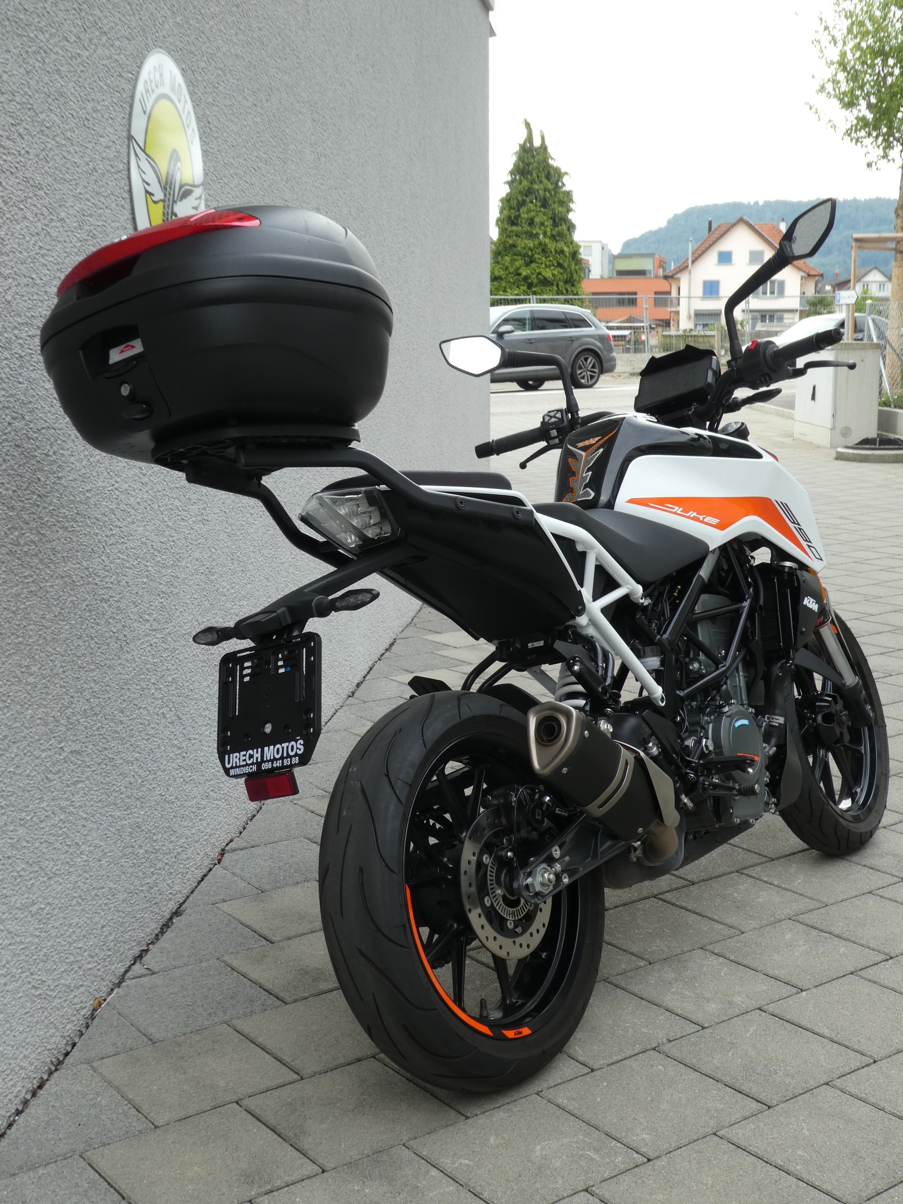 KTM 390 Duke-image-3
