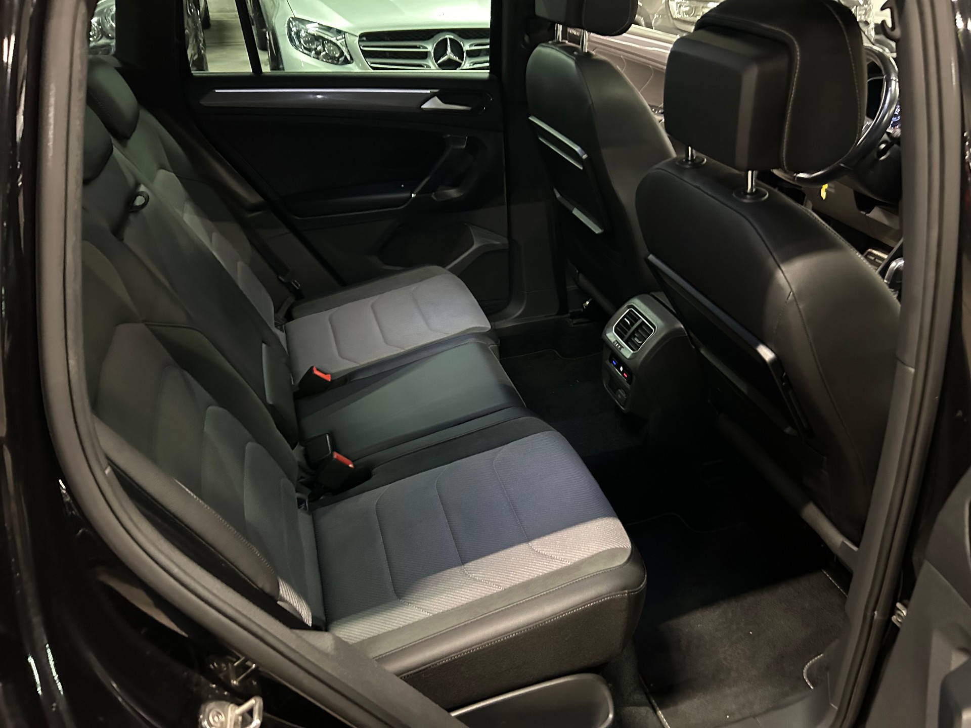 VW Tiguan 2.0TSI R-LINE 4Motion DSG-image-12