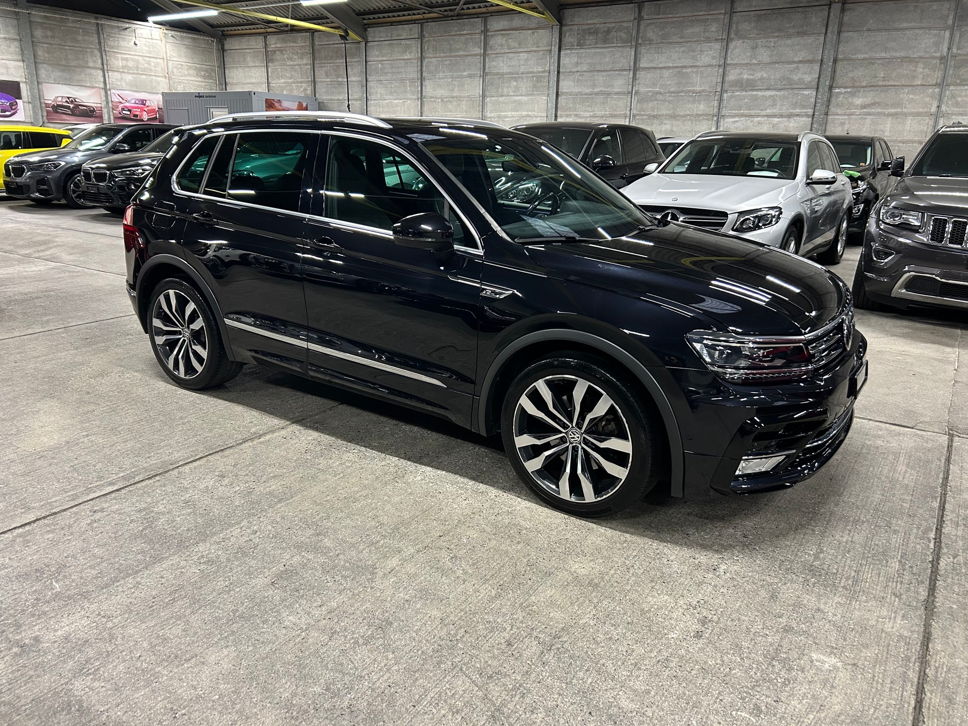 VW Tiguan 2.0TSI R-LINE 4Motion DSG-showroom-element-1