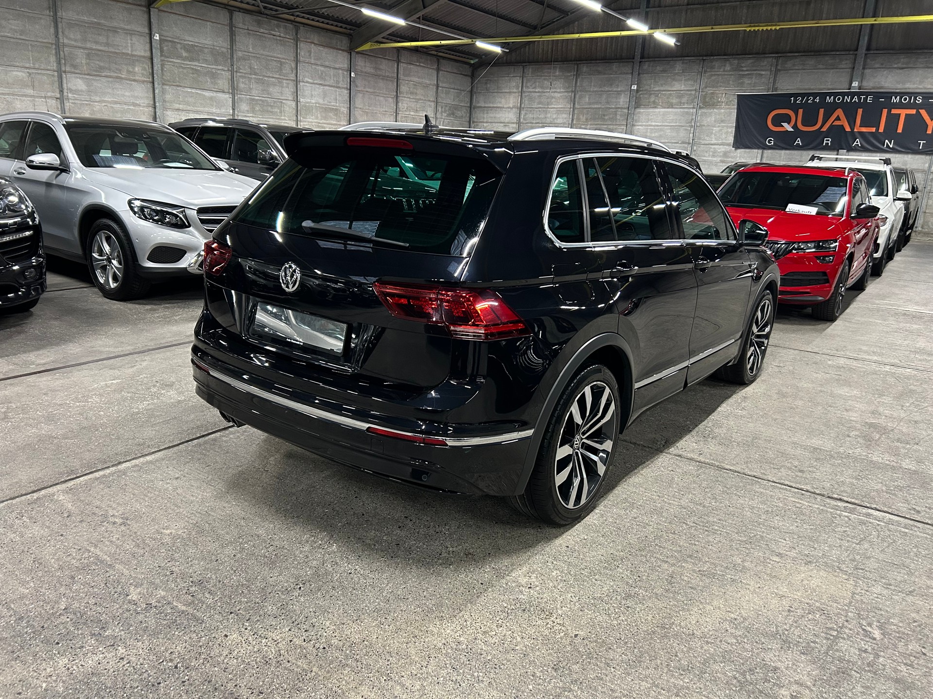 VW Tiguan 2.0TSI R-LINE 4Motion DSG-showroom-element-3