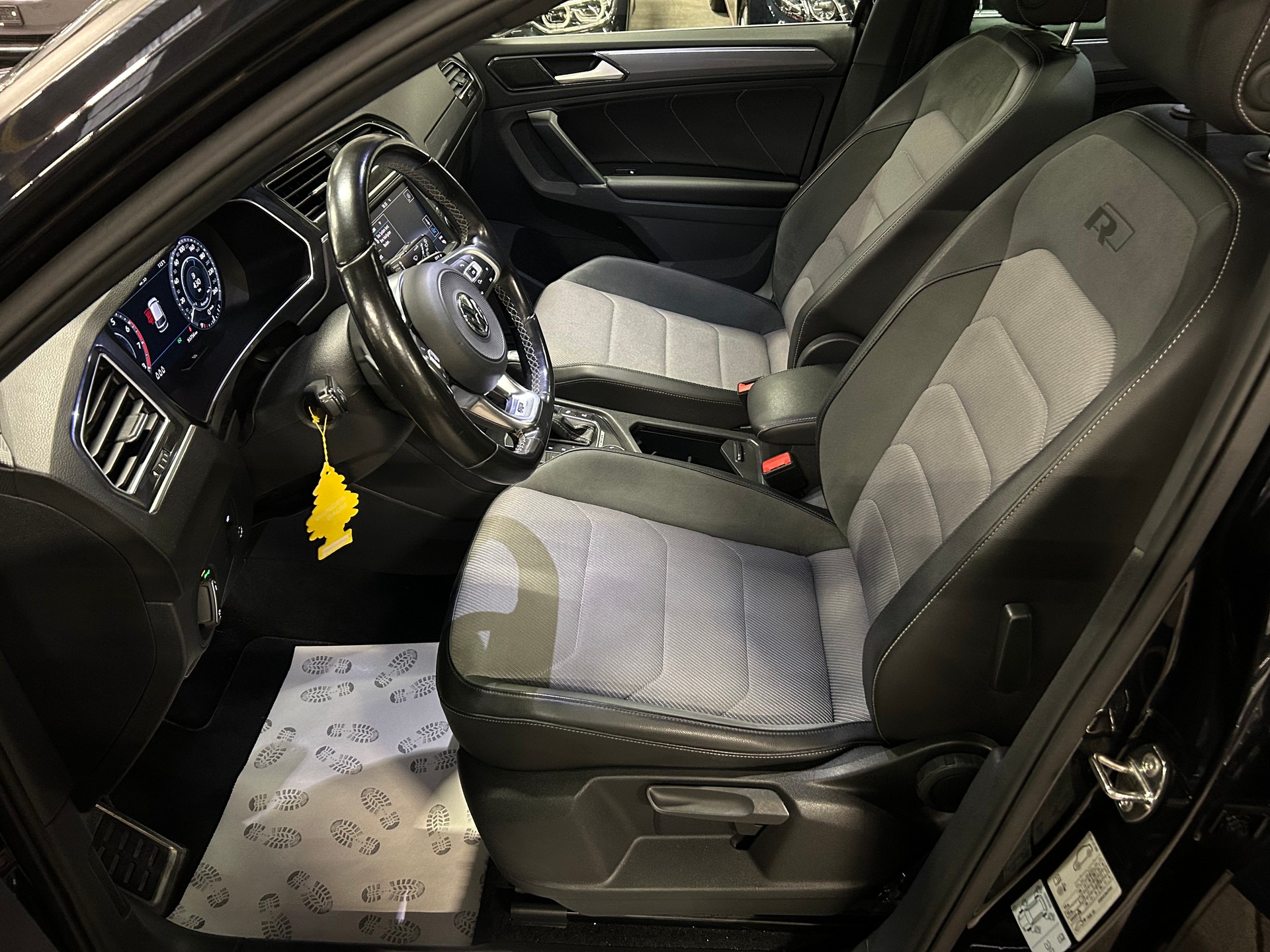 VW Tiguan 2.0TSI R-LINE 4Motion DSG-image-8