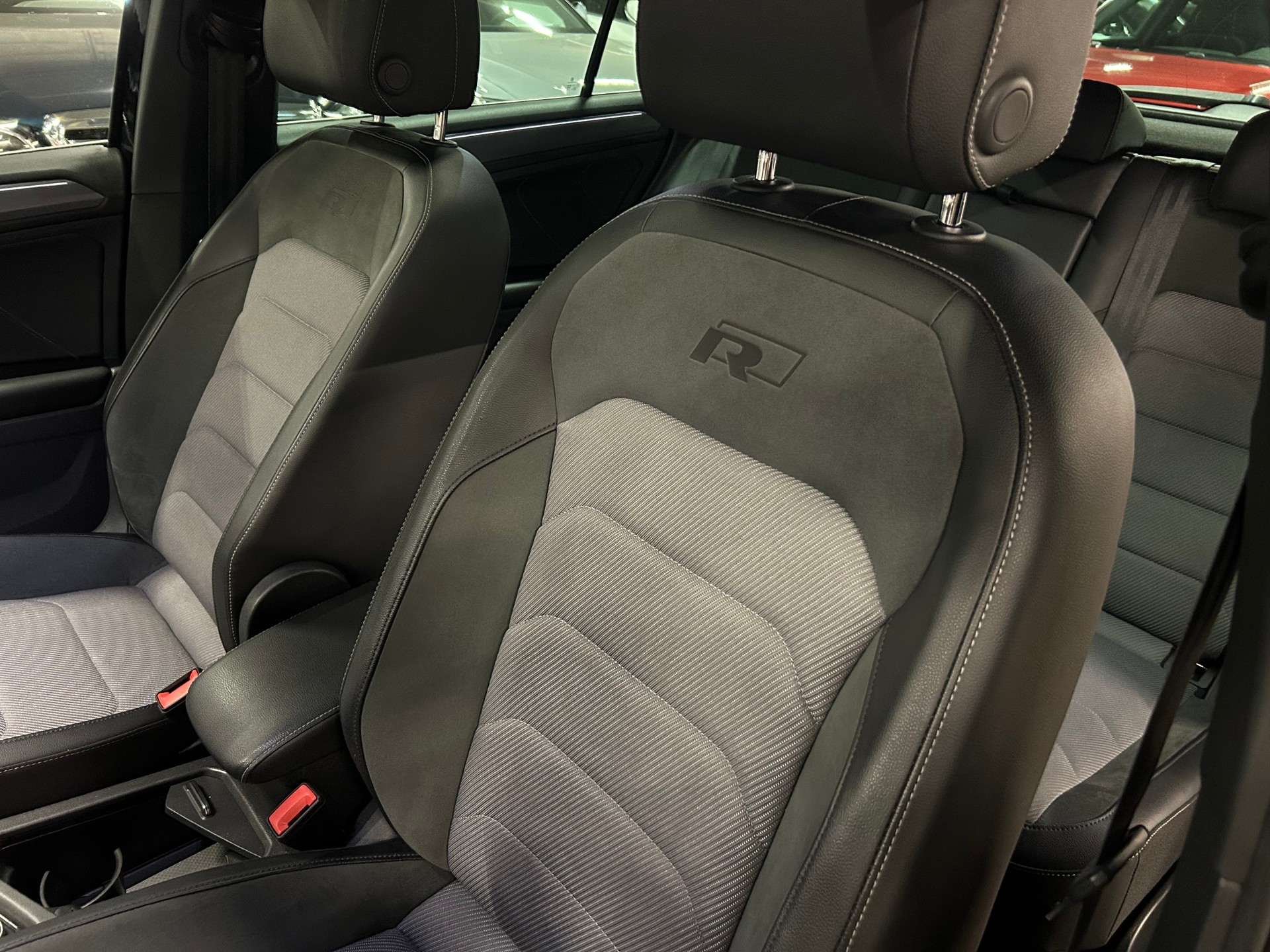 VW Tiguan 2.0TSI R-LINE 4Motion DSG-image-9
