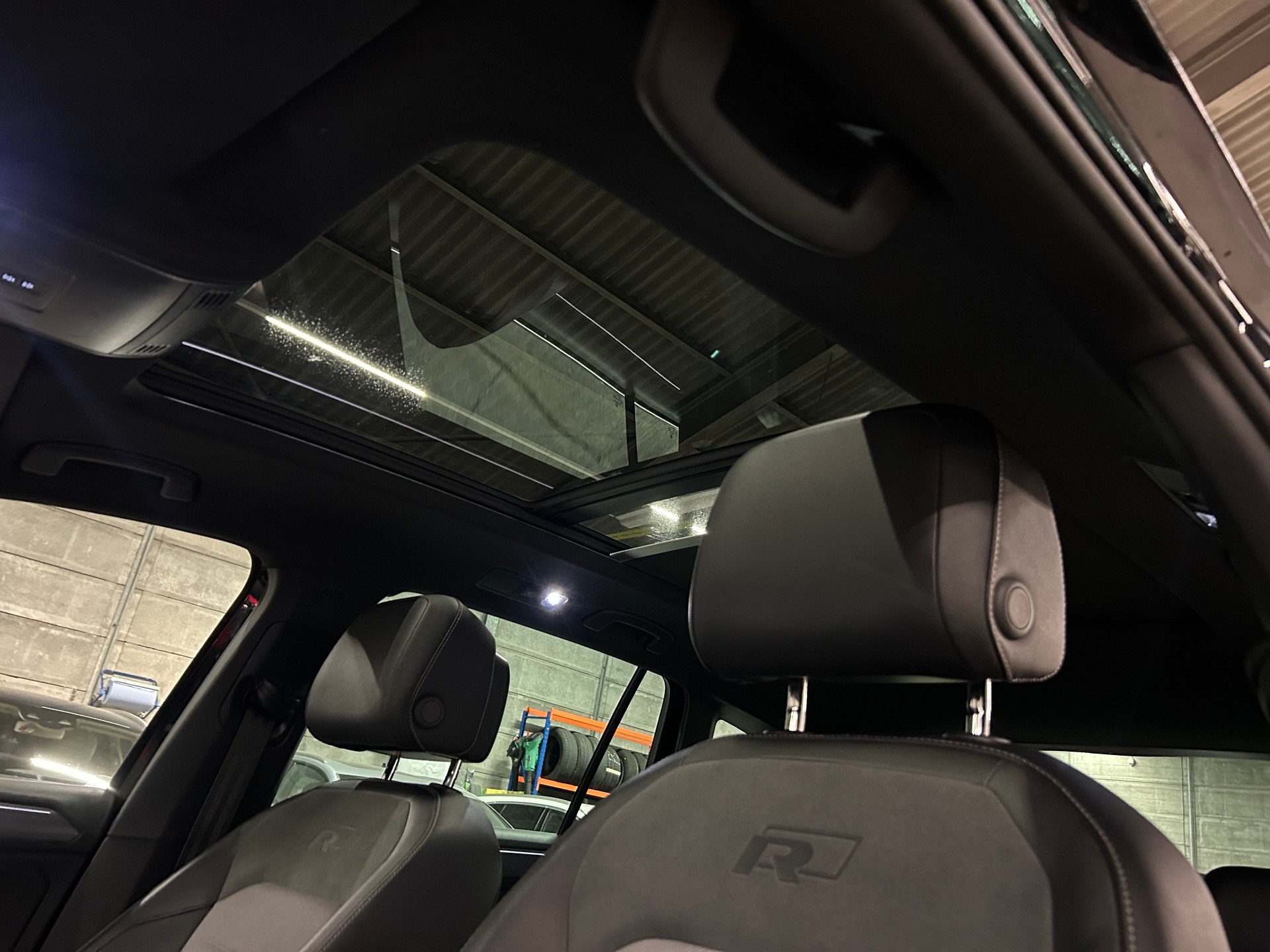 VW Tiguan 2.0TSI R-LINE 4Motion DSG-image-10