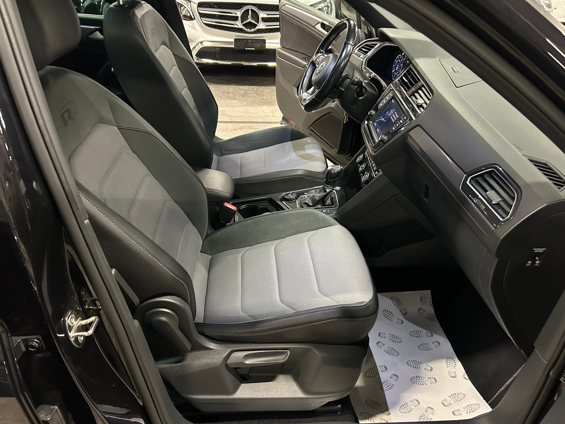VW Tiguan 2.0TSI R-LINE 4Motion DSG-image-15