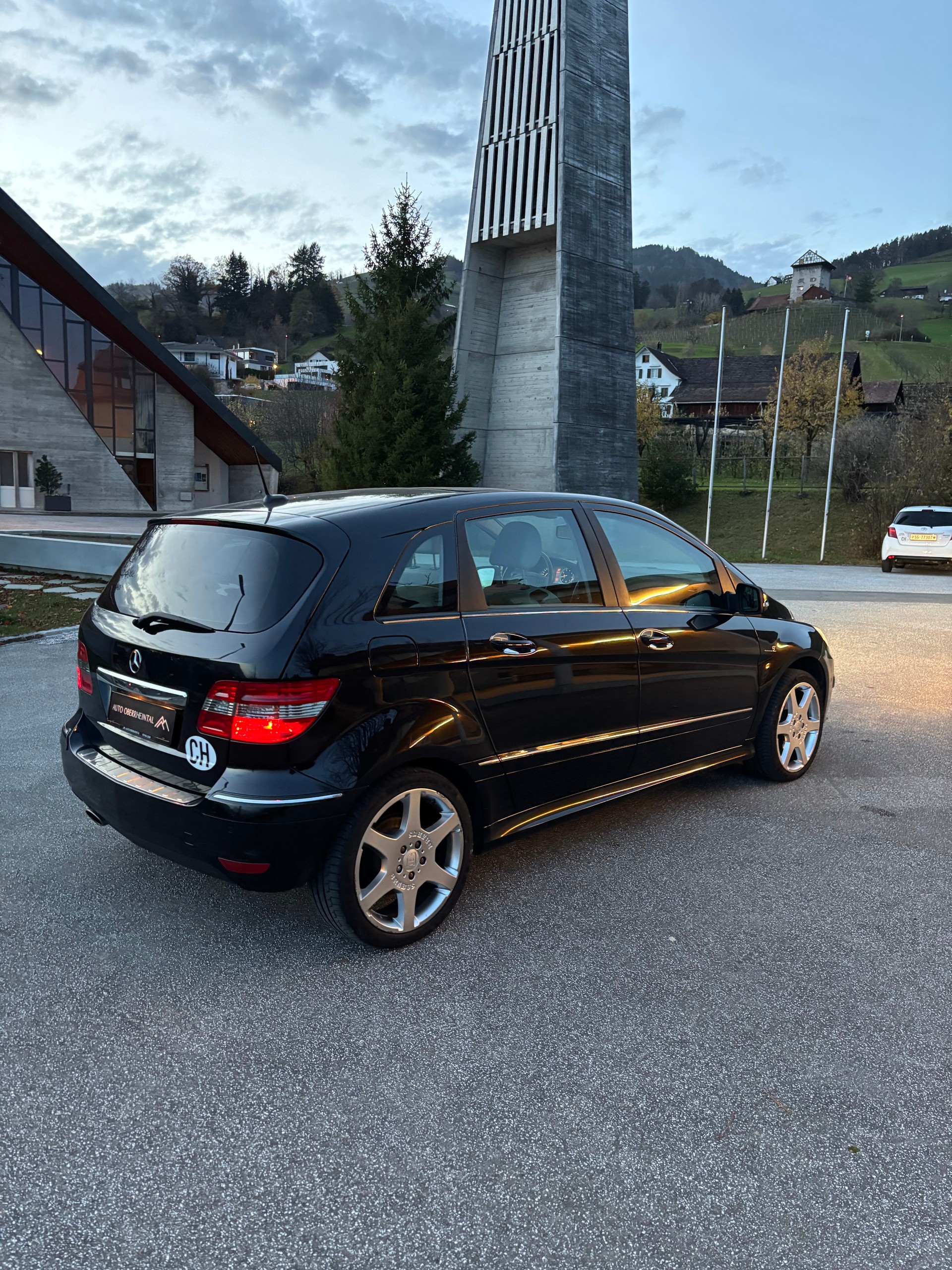 MERCEDES-BENZ B 200-image-11
