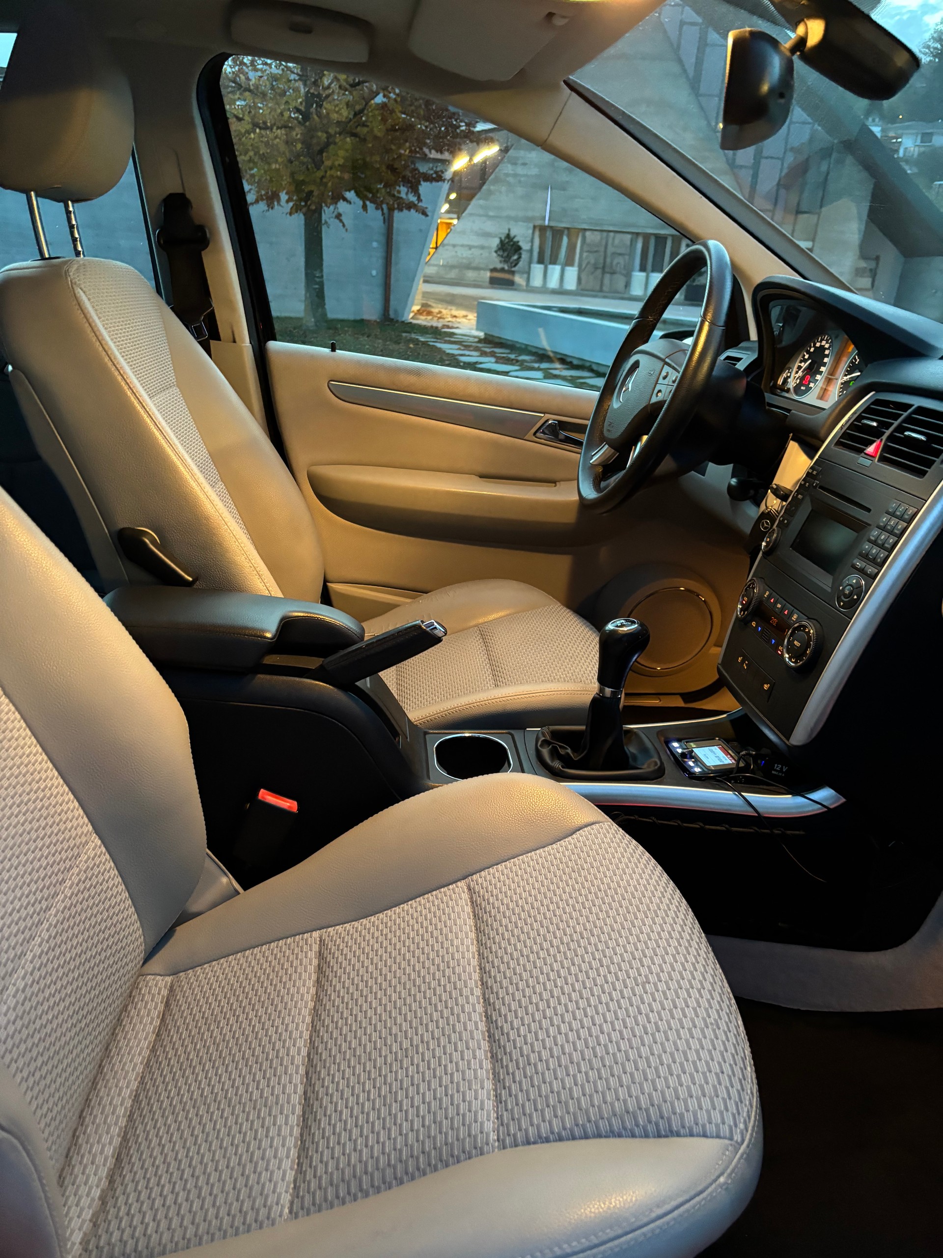 MERCEDES-BENZ B 200-image-14