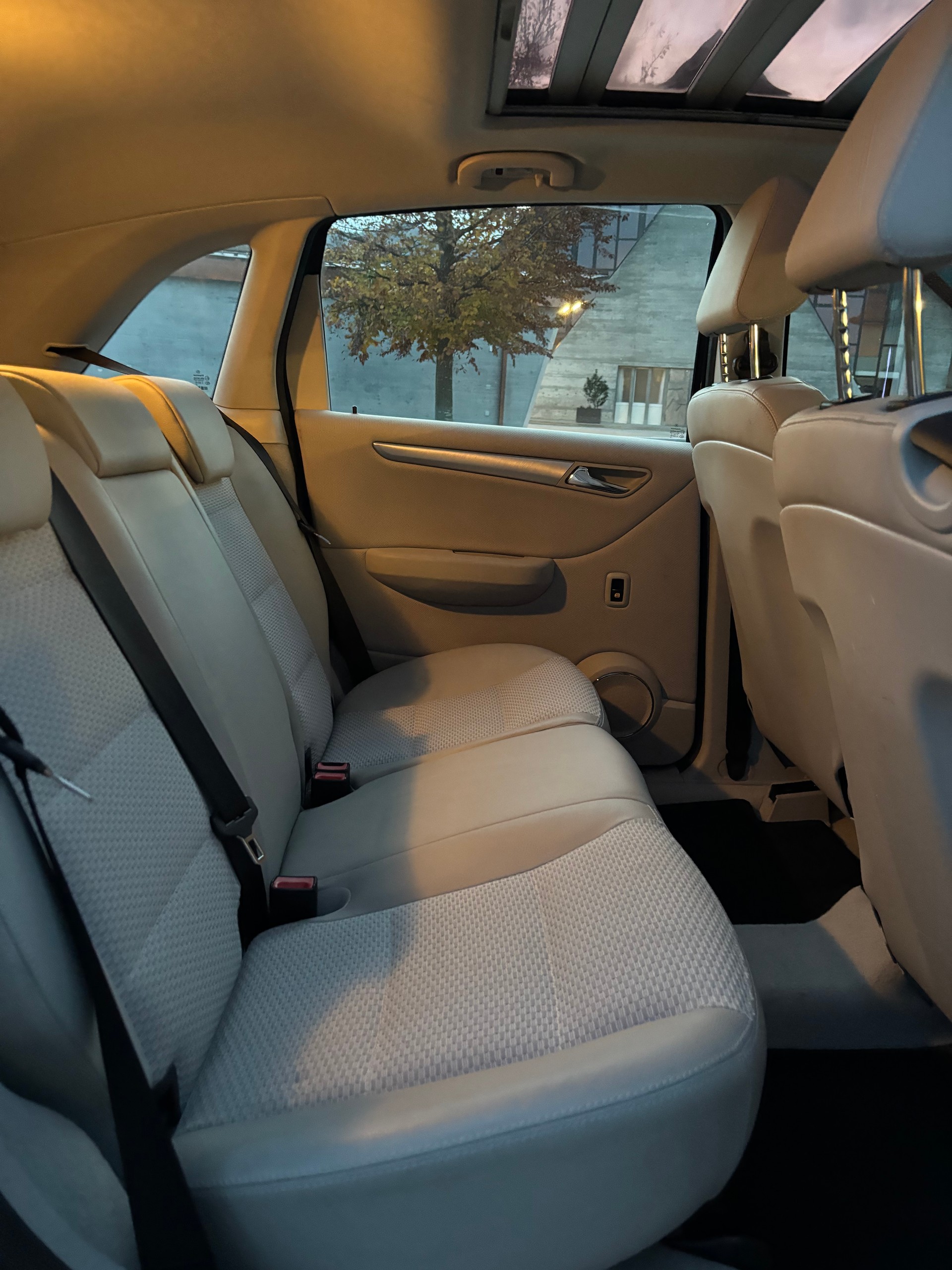 MERCEDES-BENZ B 200-image-15