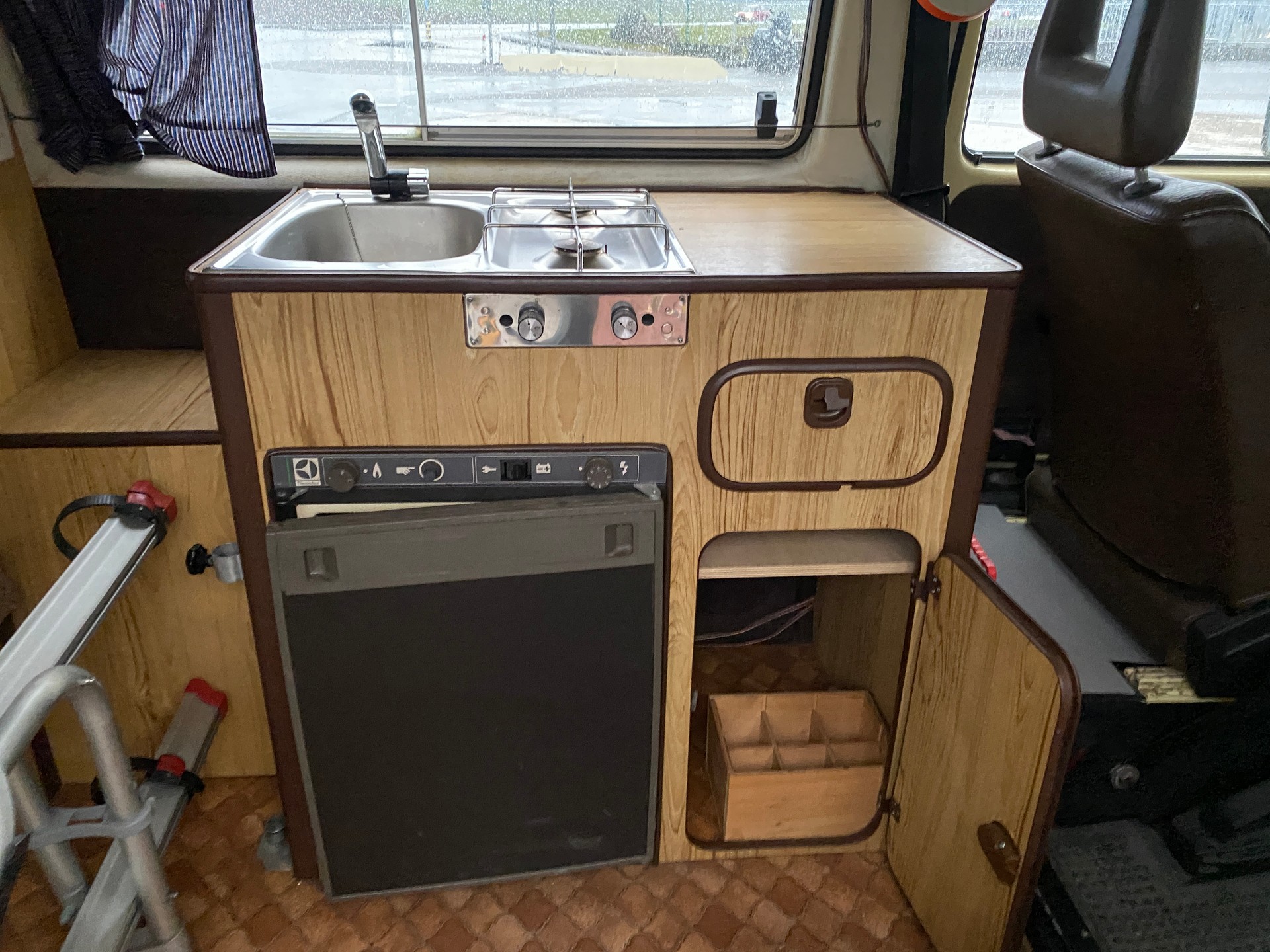 VW T2A 2.0 Camper aménagé - Toiture haute - Schneider wohnwagen-image-4