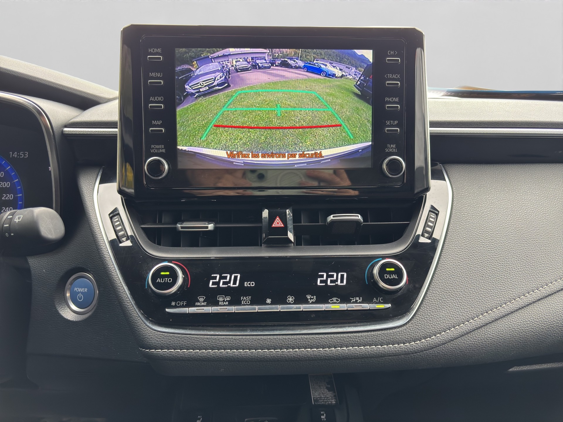 TOYOTA Corolla 2.0 HSD Premium e-CVT-image-9