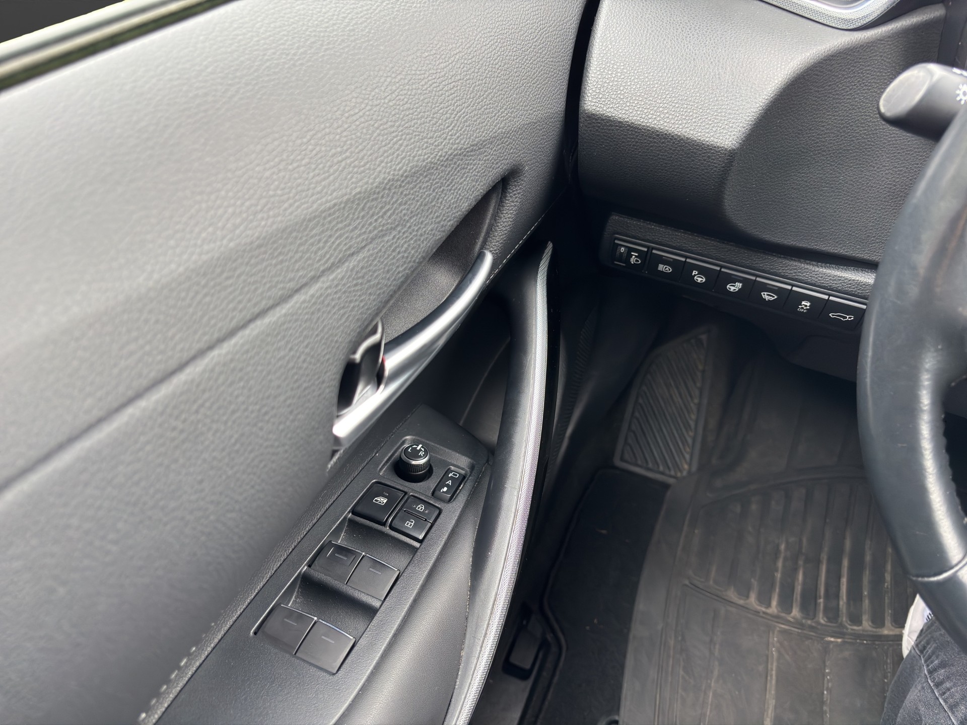 TOYOTA Corolla 2.0 HSD Premium e-CVT-image-12