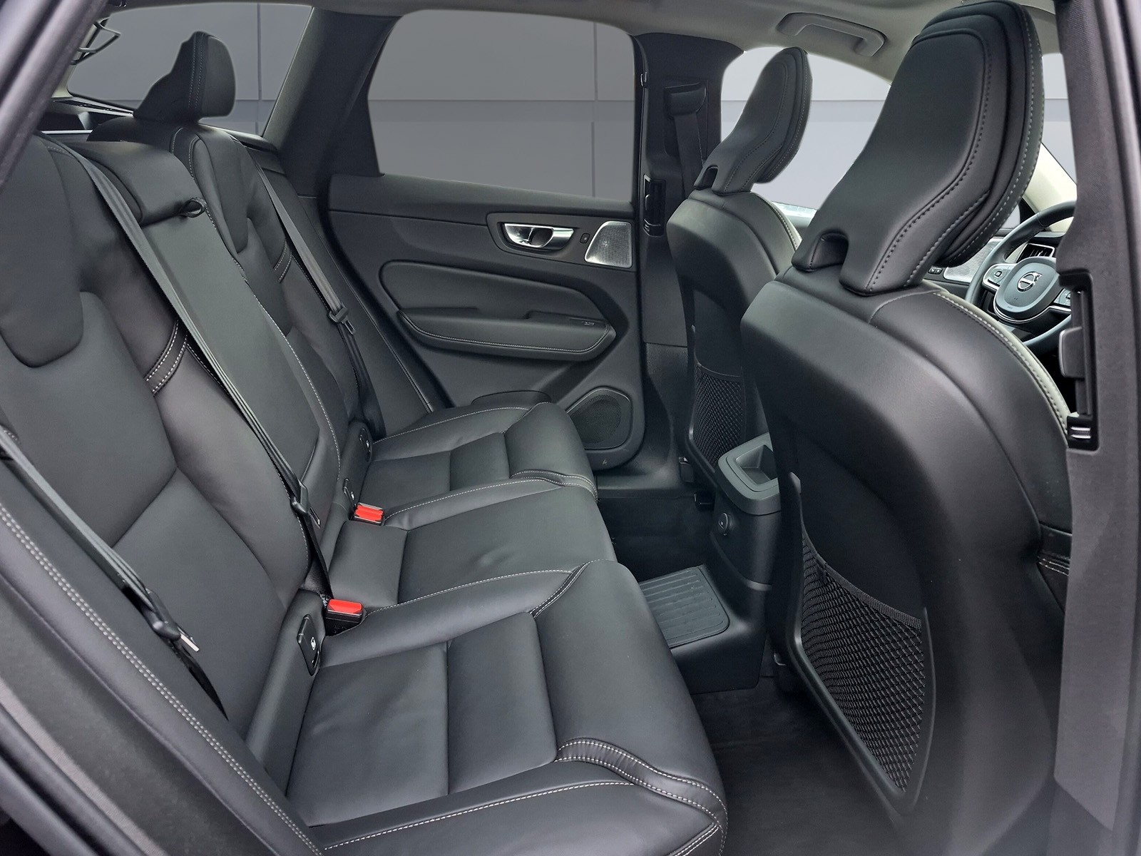 VOLVO XC60 2.0 T8 TE Black Edition eAWD-image-13