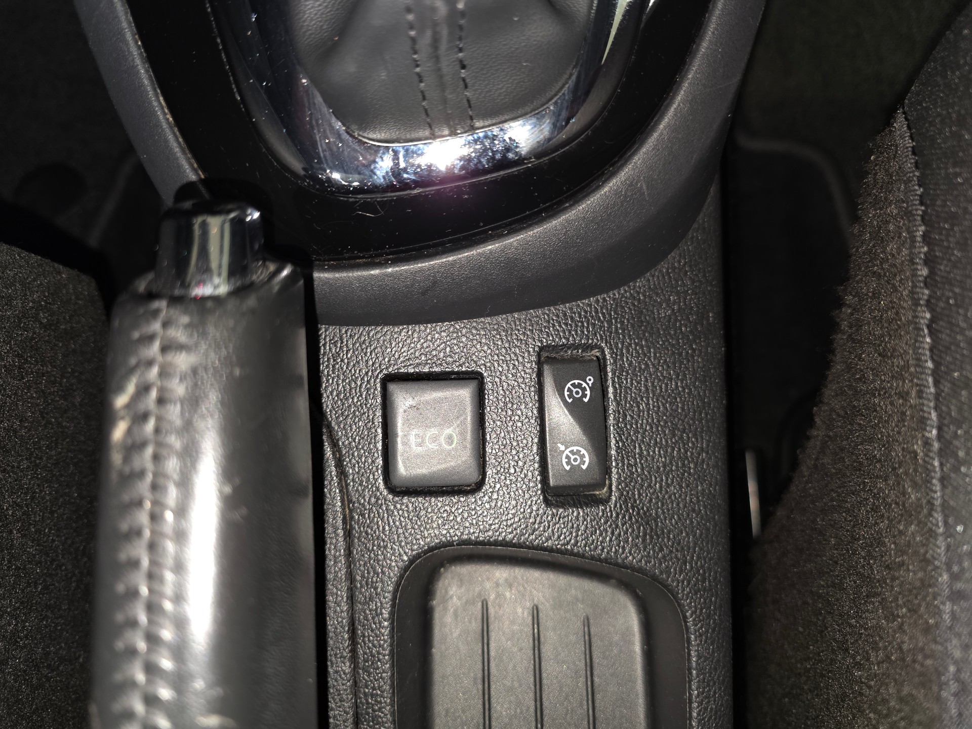 RENAULT Captur 1.5 dCi Intens EDC-image-11