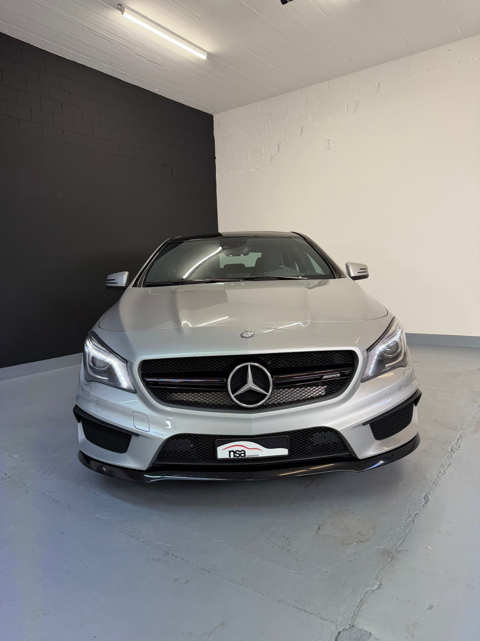 MERCEDES-BENZ CLA 45 AMG-showroom-element-1