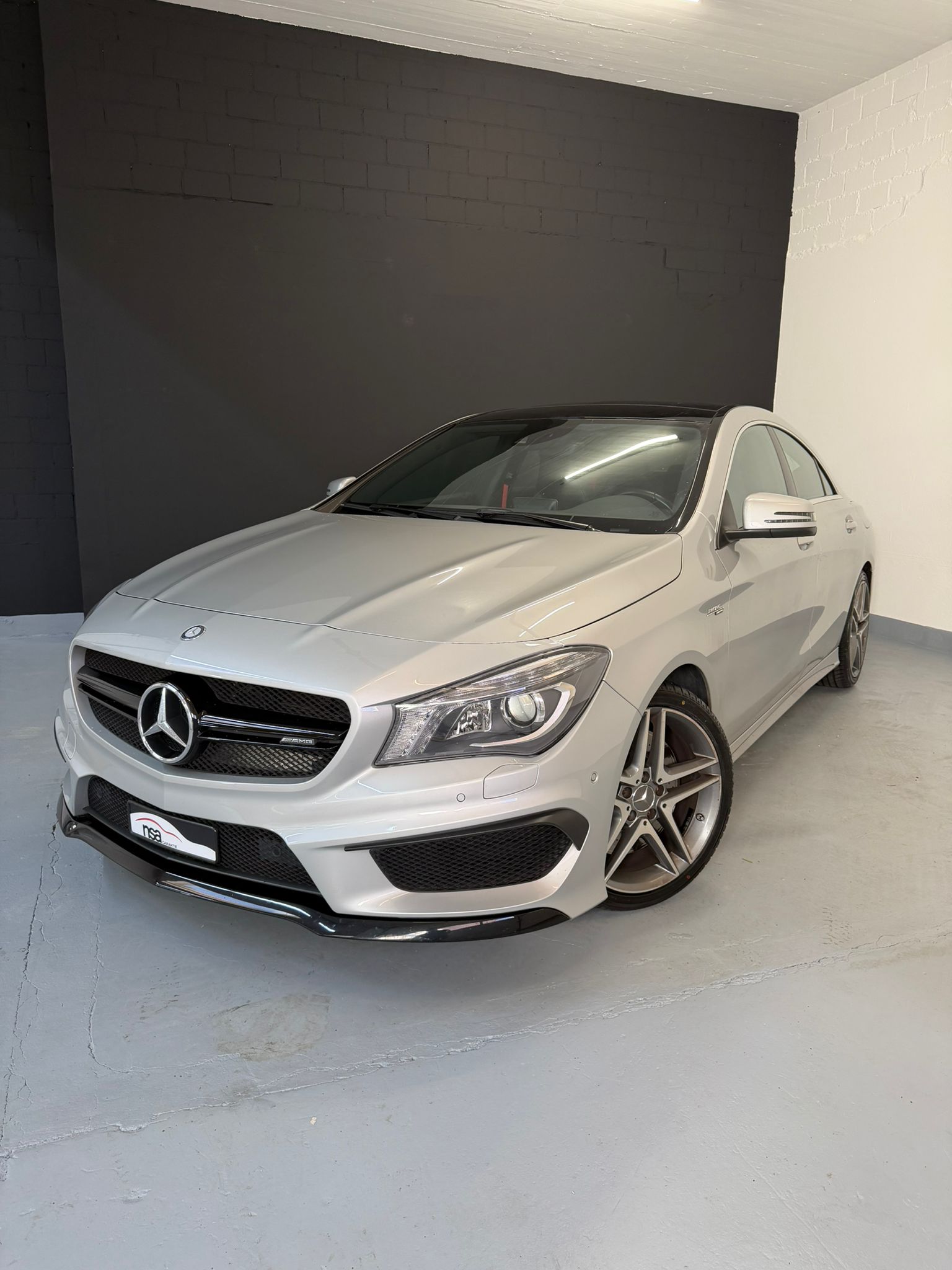 MERCEDES-BENZ CLA 45 AMG-showroom-element-2