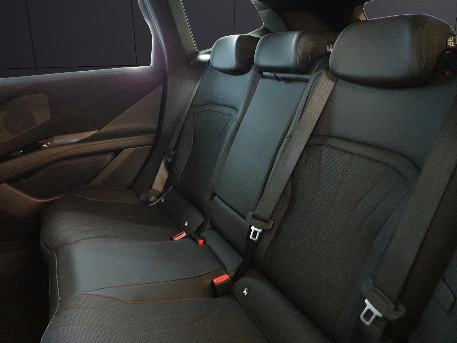 BMW iX3 50 xDrive-image-11