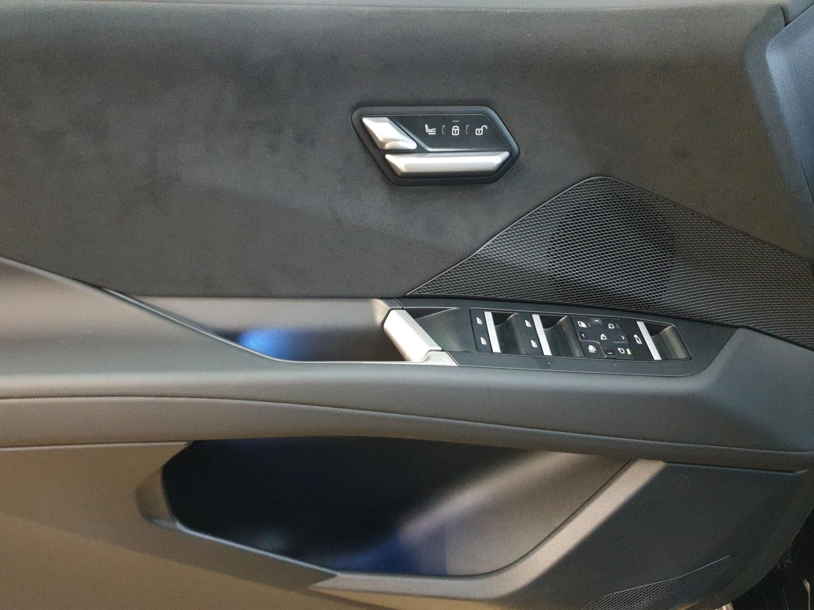 BMW iX3 50 xDrive-image-9