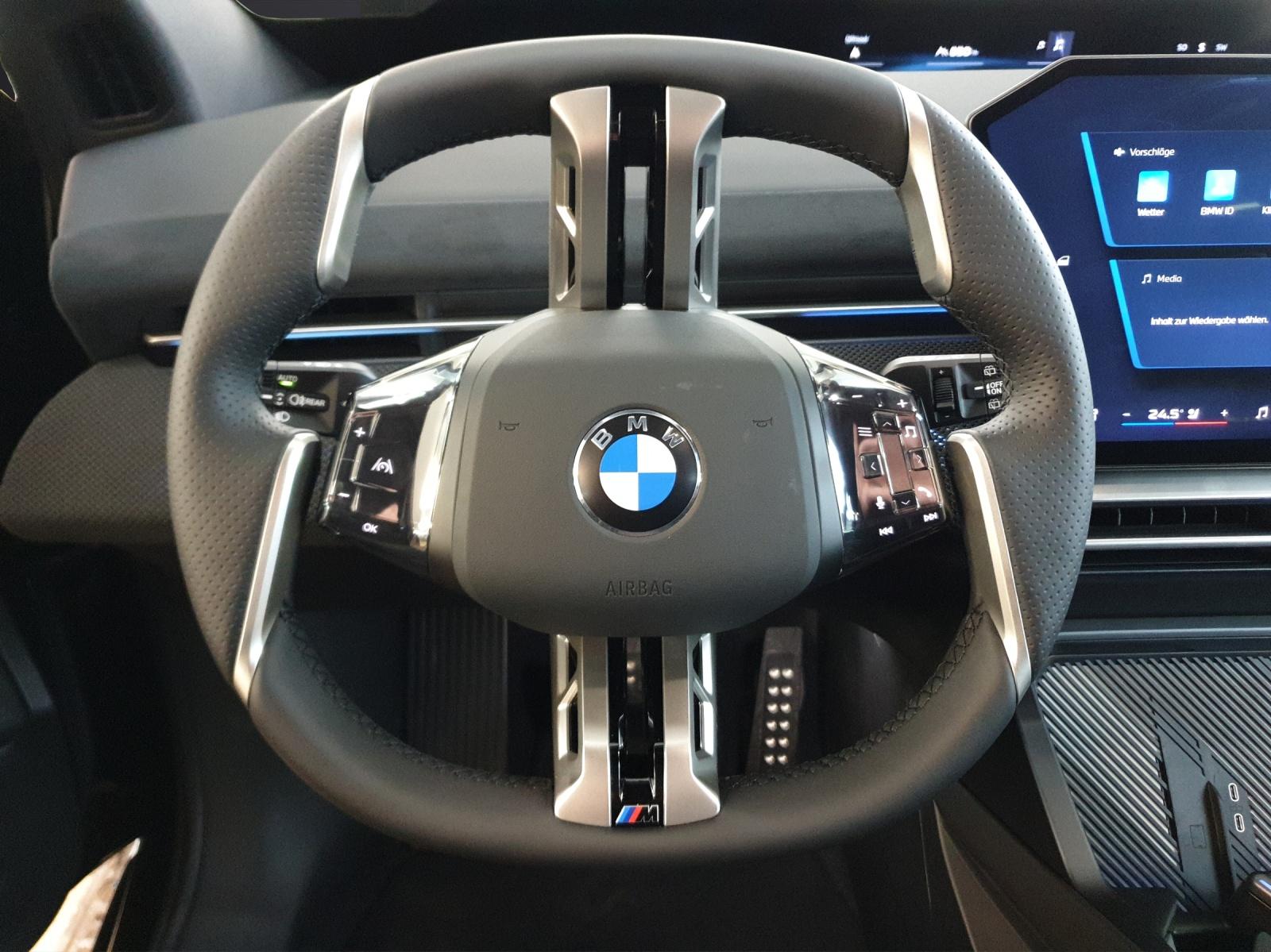 BMW iX3 50 xDrive-image-18