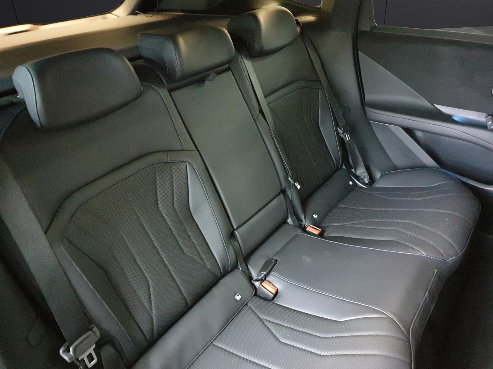 BMW iX3 50 xDrive-image-13