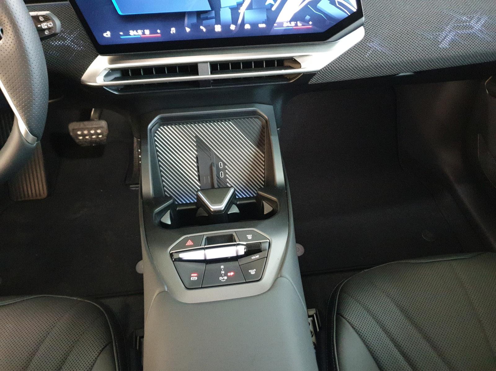 BMW iX3 50 xDrive-image-20