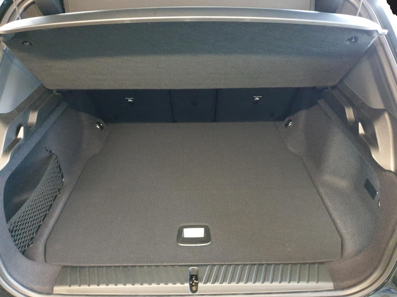 BMW iX3 50 xDrive-image-12
