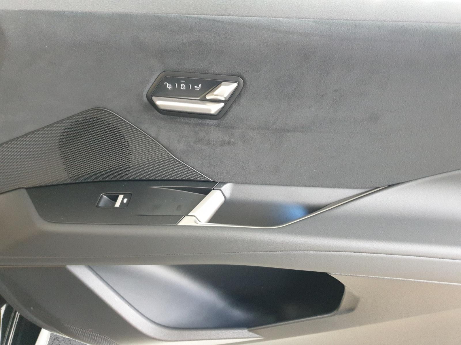 BMW iX3 50 xDrive-image-15
