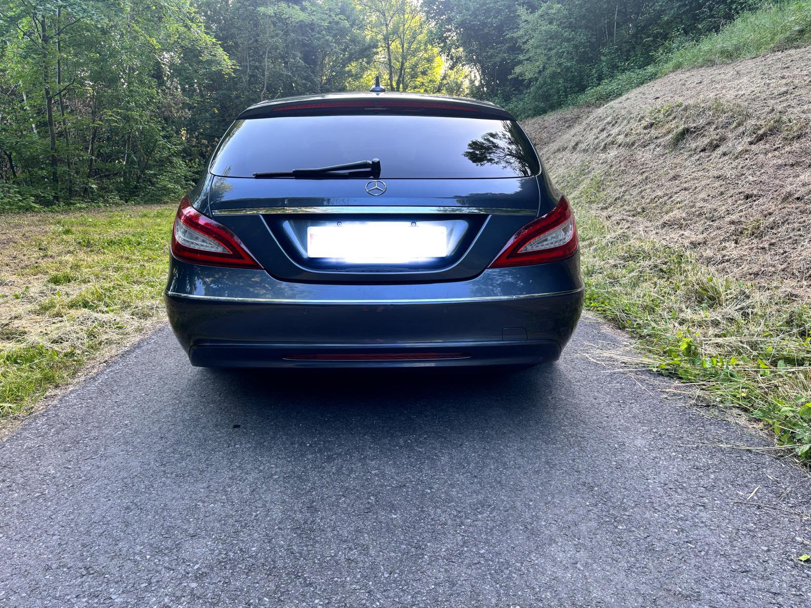 MERCEDES-BENZ CLS Shooting Brake 250 BlueTEC 4Matic 7G-Tronic-image-9