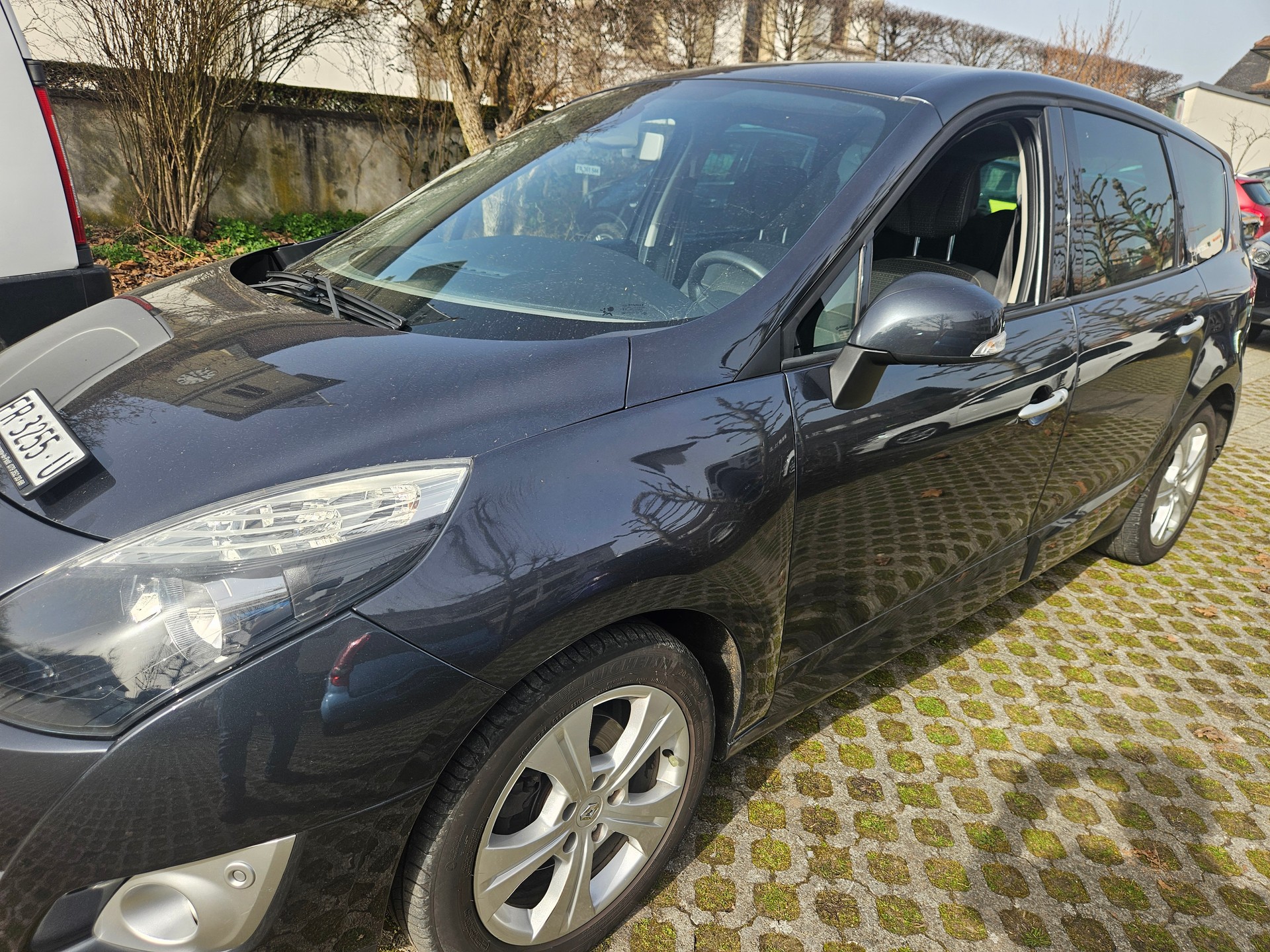 RENAULT Grand Scénic 1.4 16V Turbo Privilège-image-2