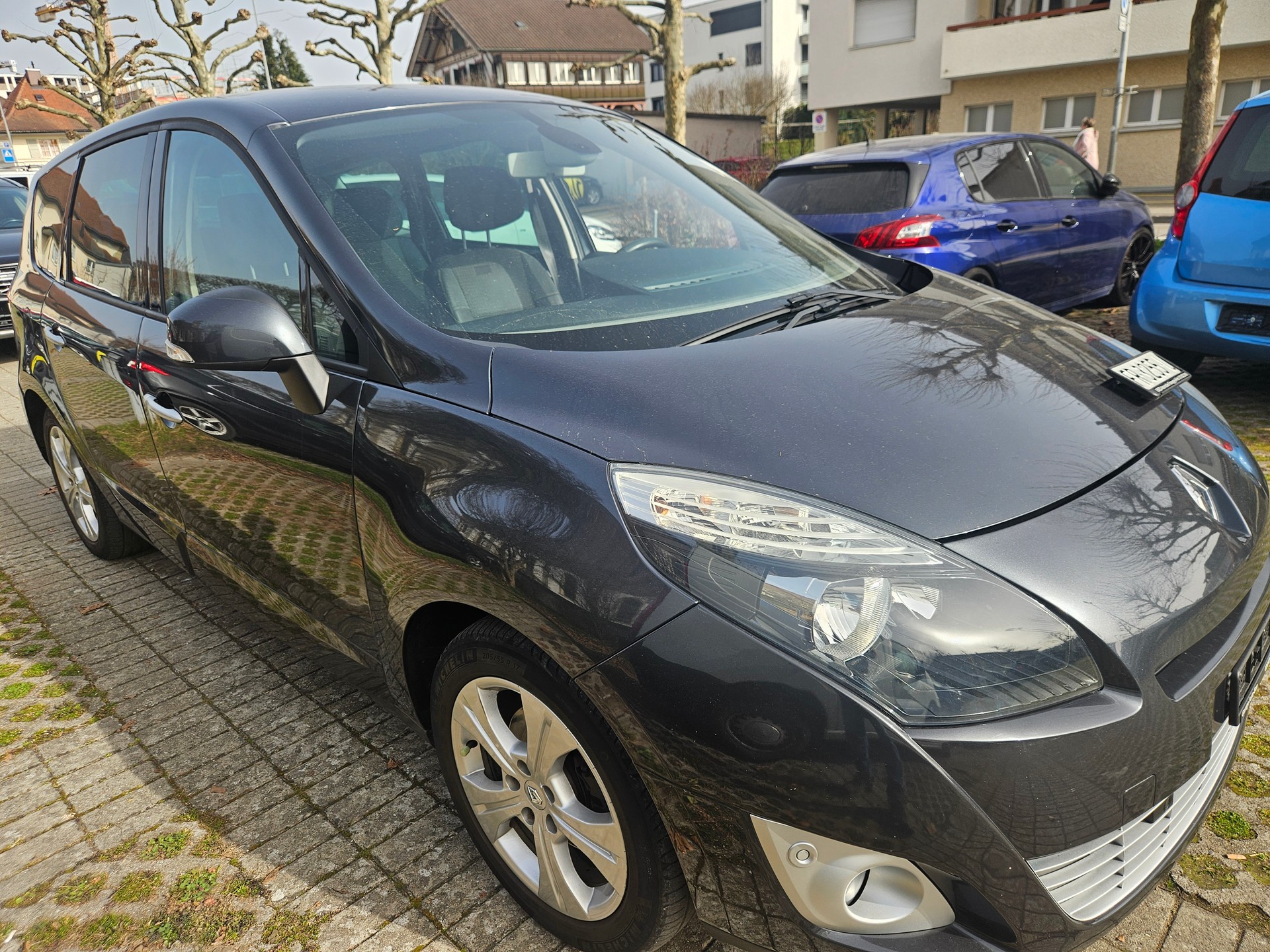 RENAULT Grand Scénic 1.4 16V Turbo Privilège-image-3