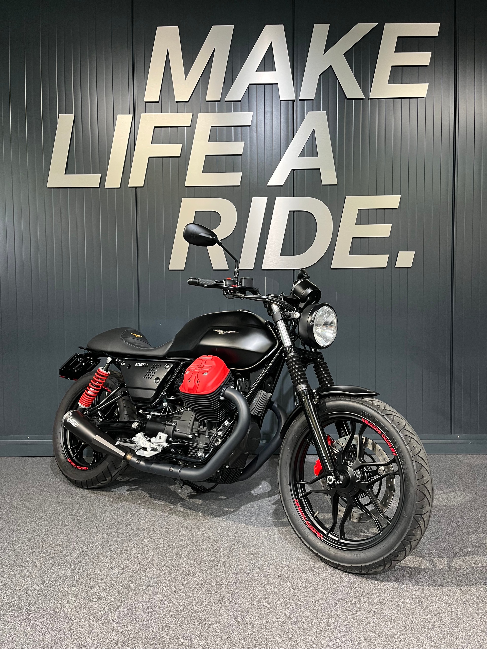 MOTO GUZZI V7 III Stone 750 ABS-image-1