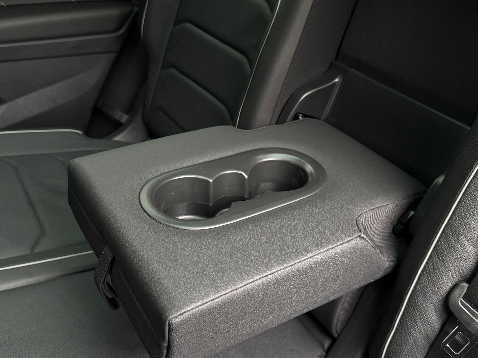 VW Tiguan Allspace 2.0TSI R-Line 4Motion DSG-image-25