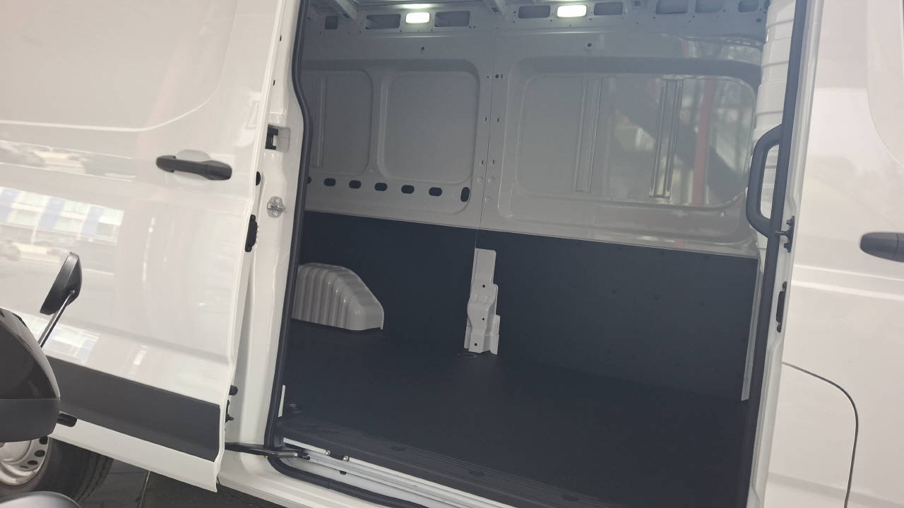 MAXUS Deliver 9 Kaw. L3H2 2.0 TD Comfort-image-7