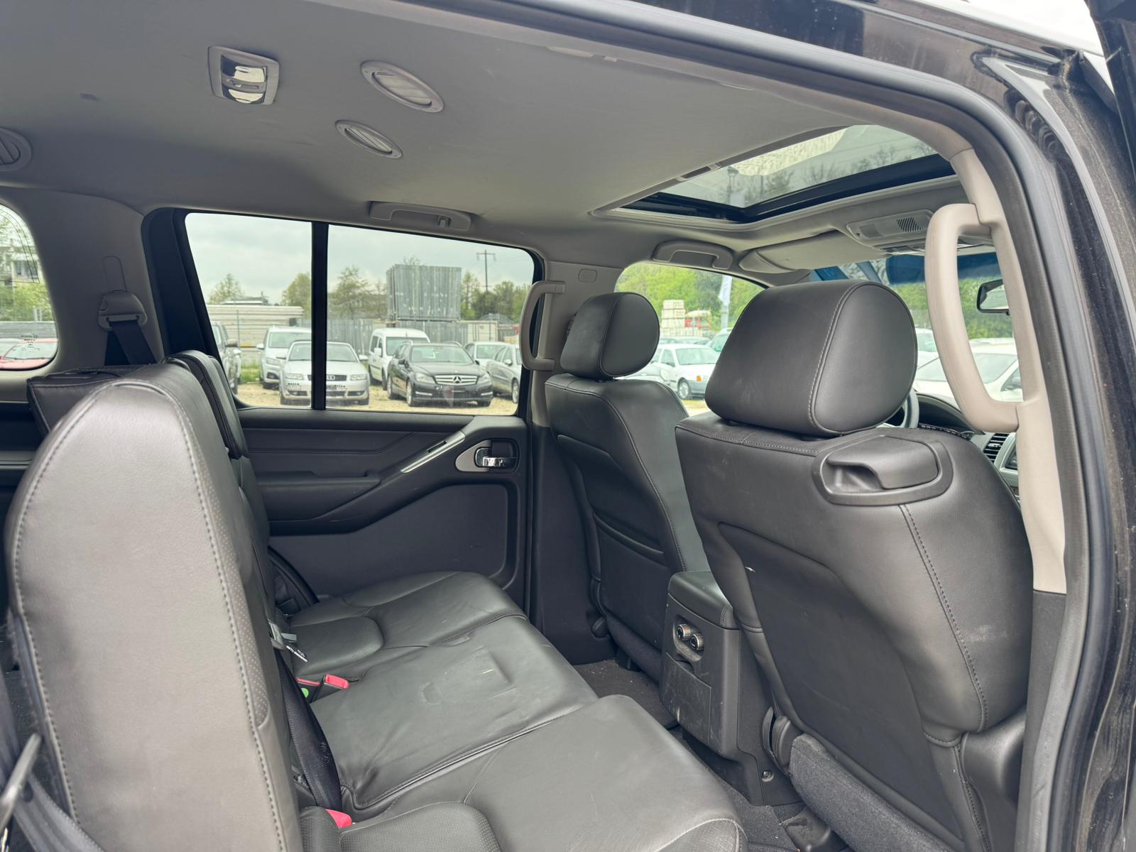 NISSAN Pathfinder 2.5 dCi LE-image-7