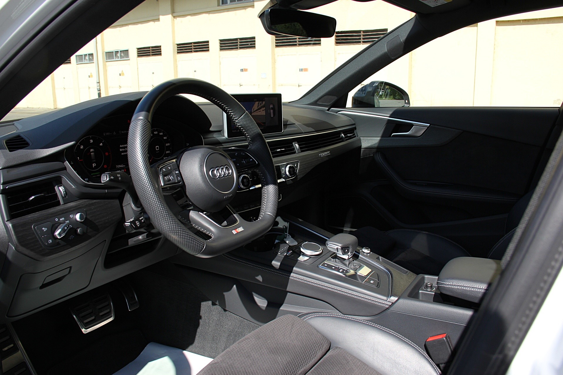 AUDI A4 Avant 40 TDI Sport quattro S-tronic-image-8