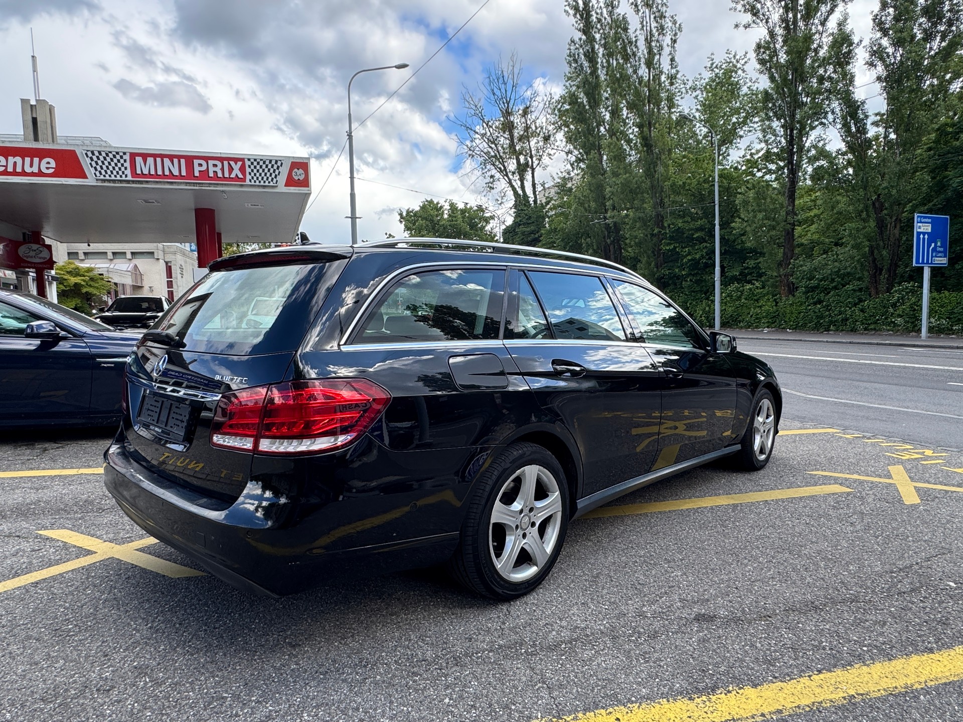 MERCEDES-BENZ E 220 BlueTEC-image-5