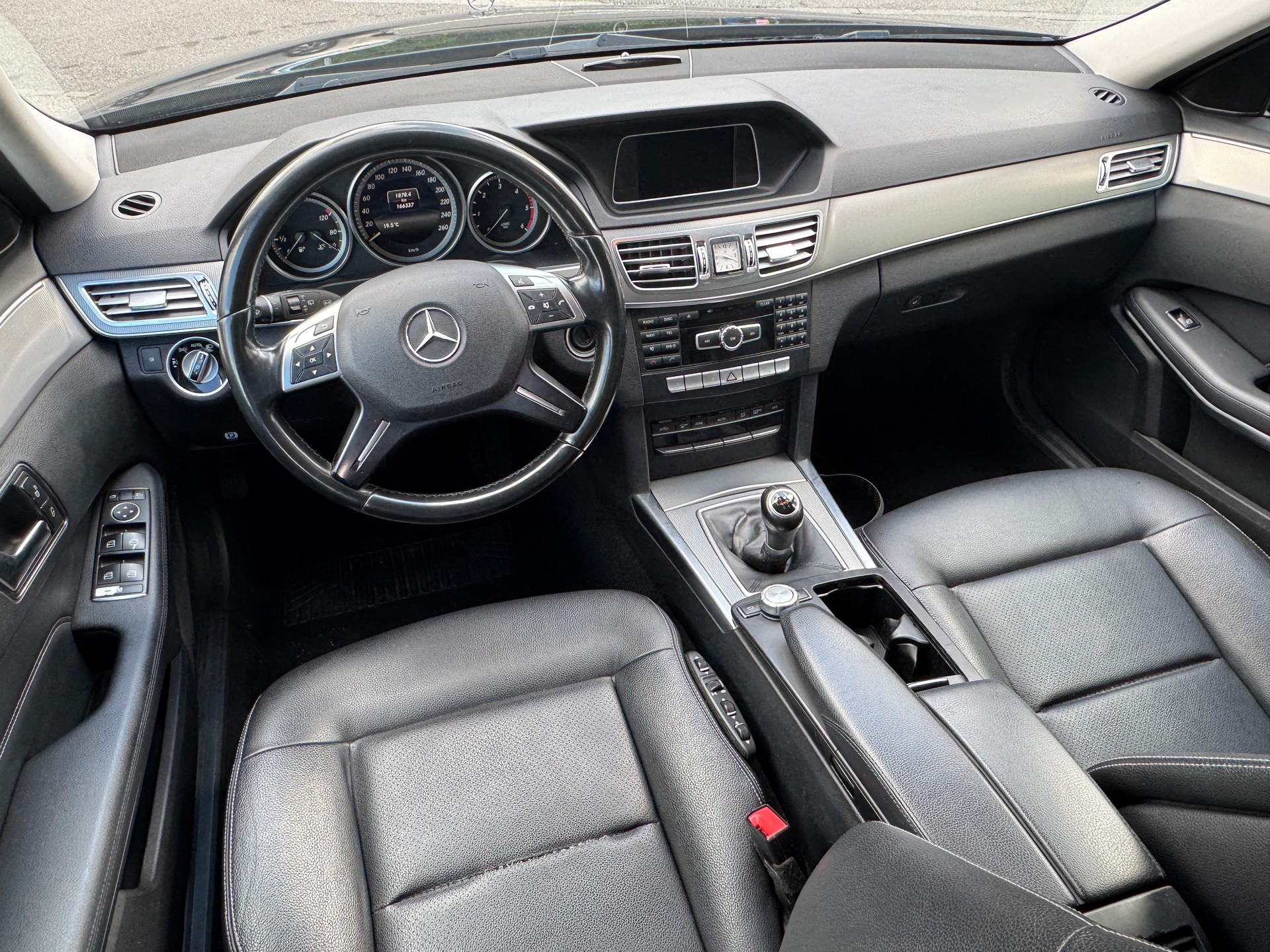 MERCEDES-BENZ E 220 BlueTEC-image-10