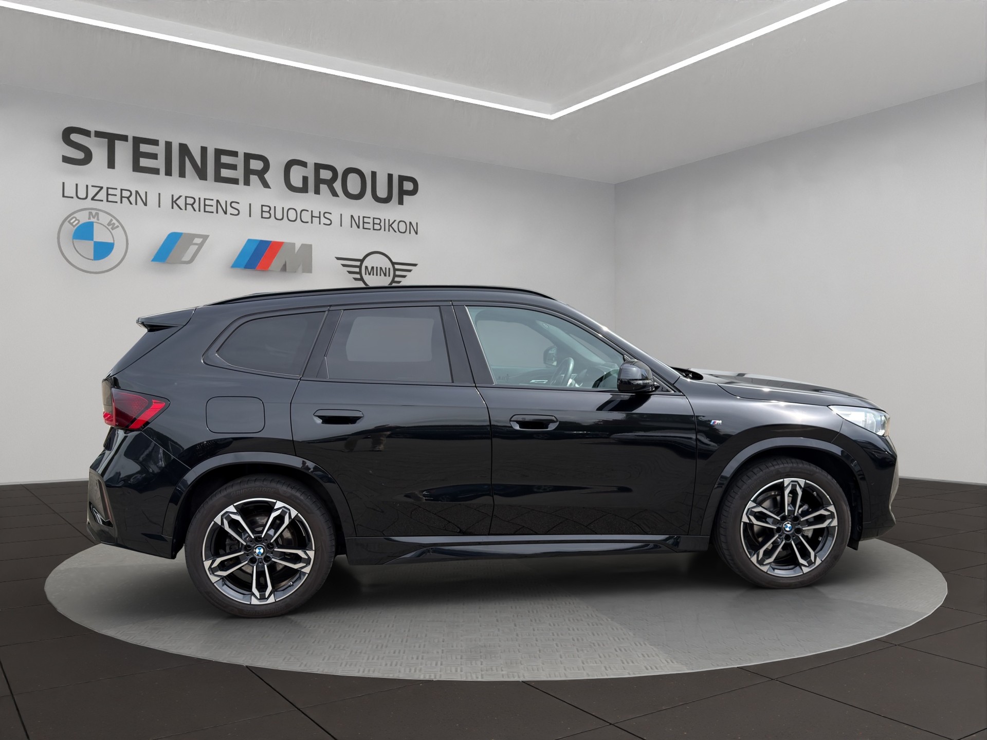BMW X1 xDrive 20d 48V M Sport-showroom-element-3