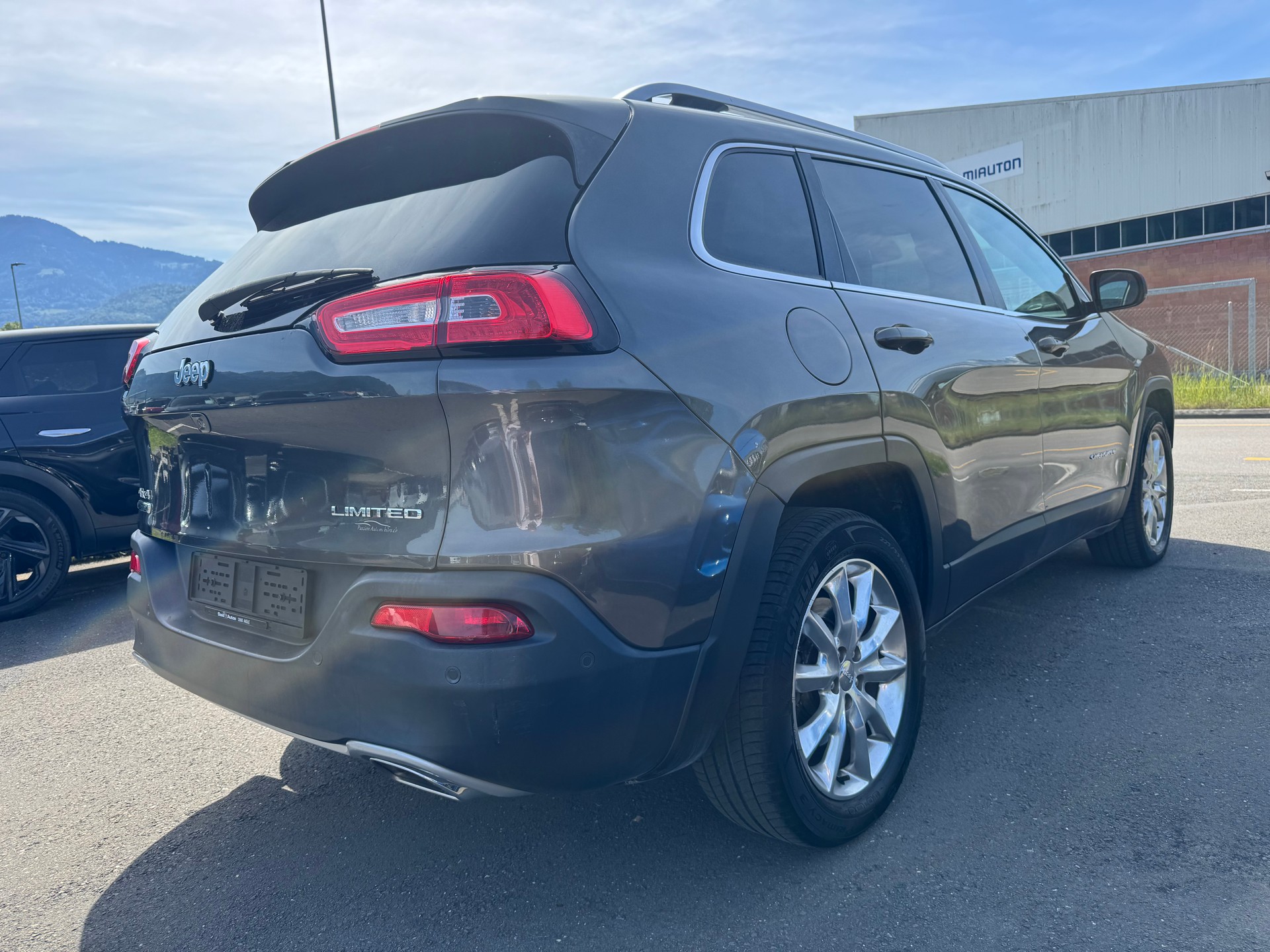 JEEP Cherokee 2.2TD Limited AWD 9ATX-showroom-element-3
