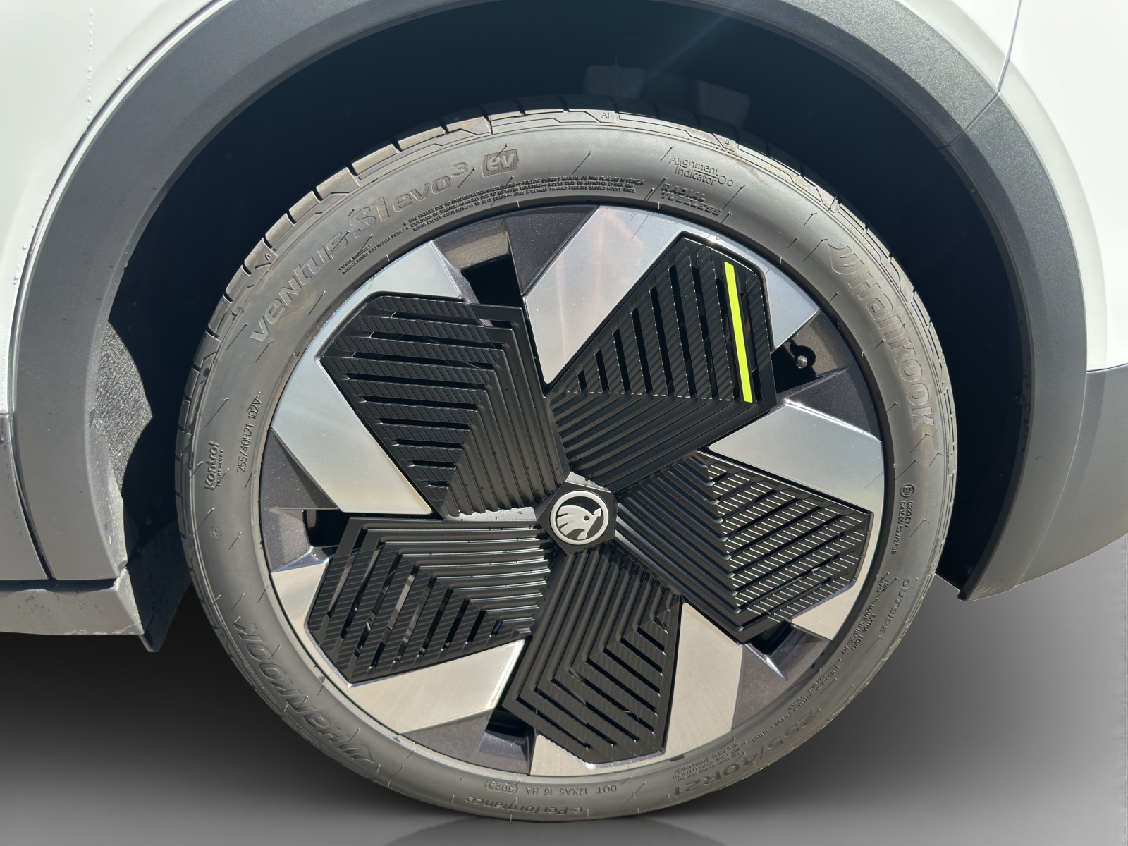 SKODA Elroq RS 4x4-image-14