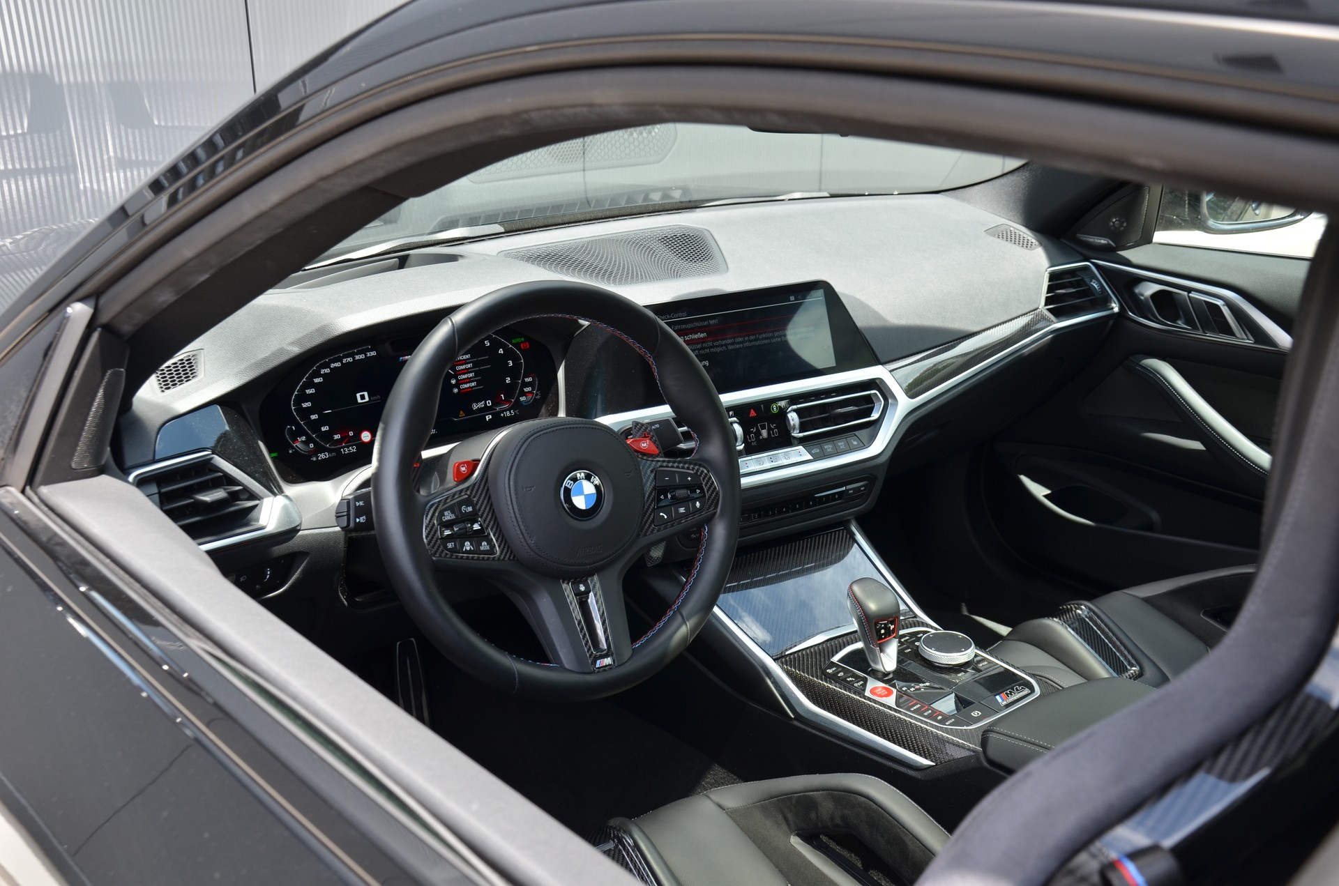 BMW M4 Coupé Competition M xDrive-image-18